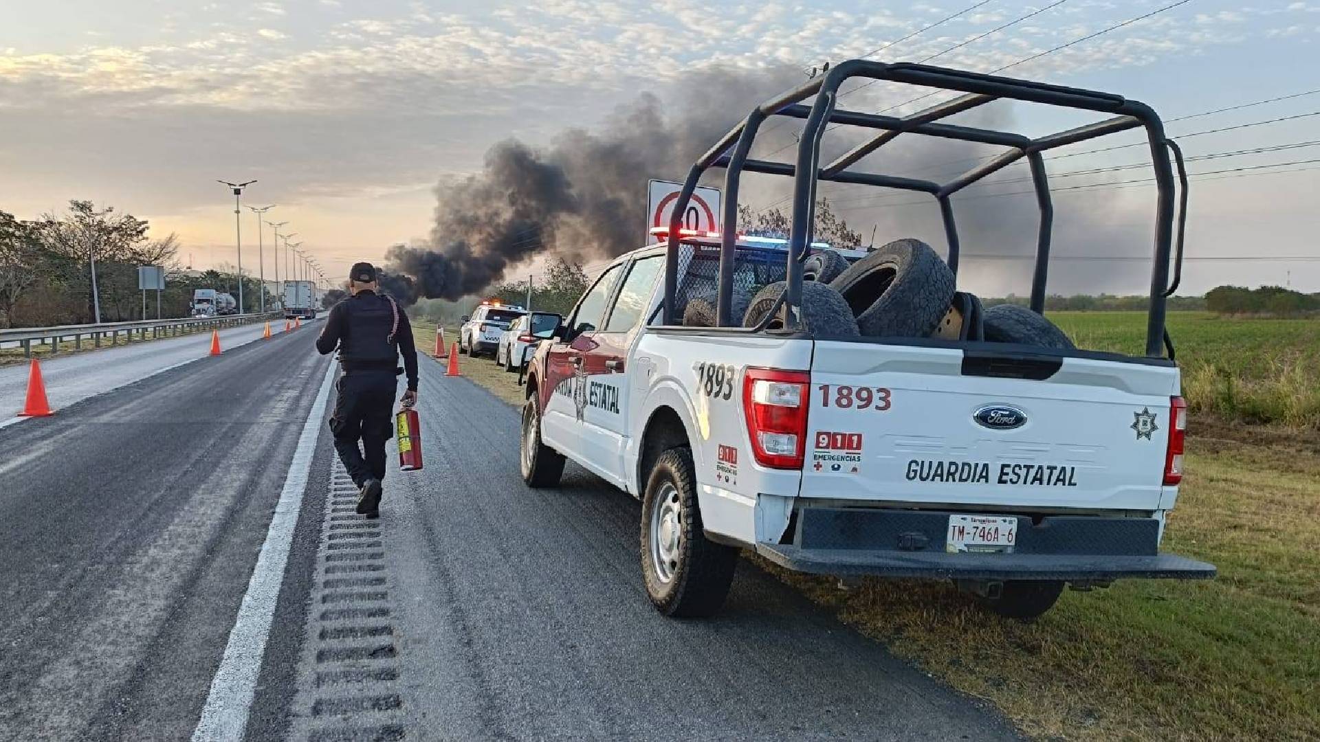Incendio de vehículo provoca cierre en carretera Tampico – Mante