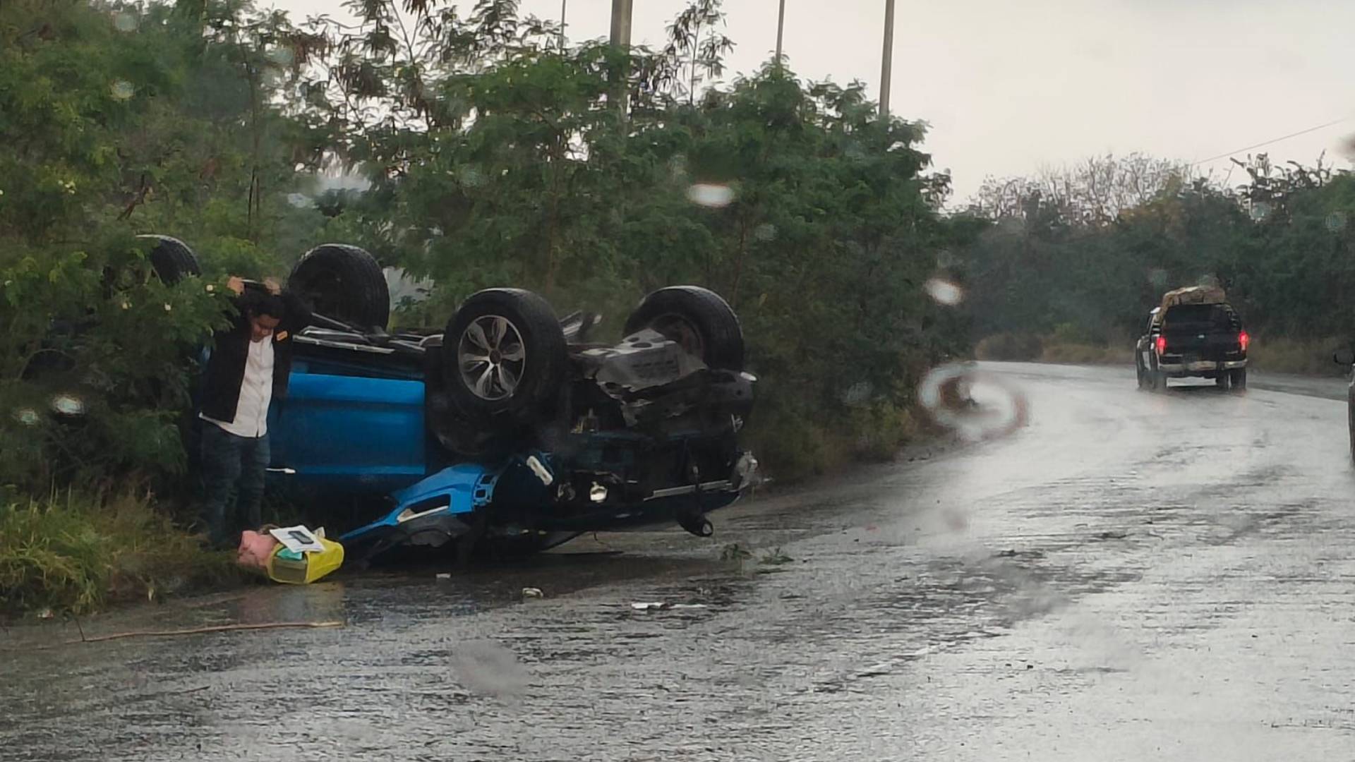 Pareja resulta lesionada tras volcadura en Altamira