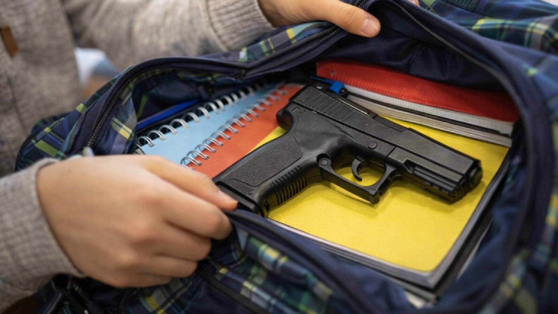 Alertan por presunta arma en secundaria de Victoria