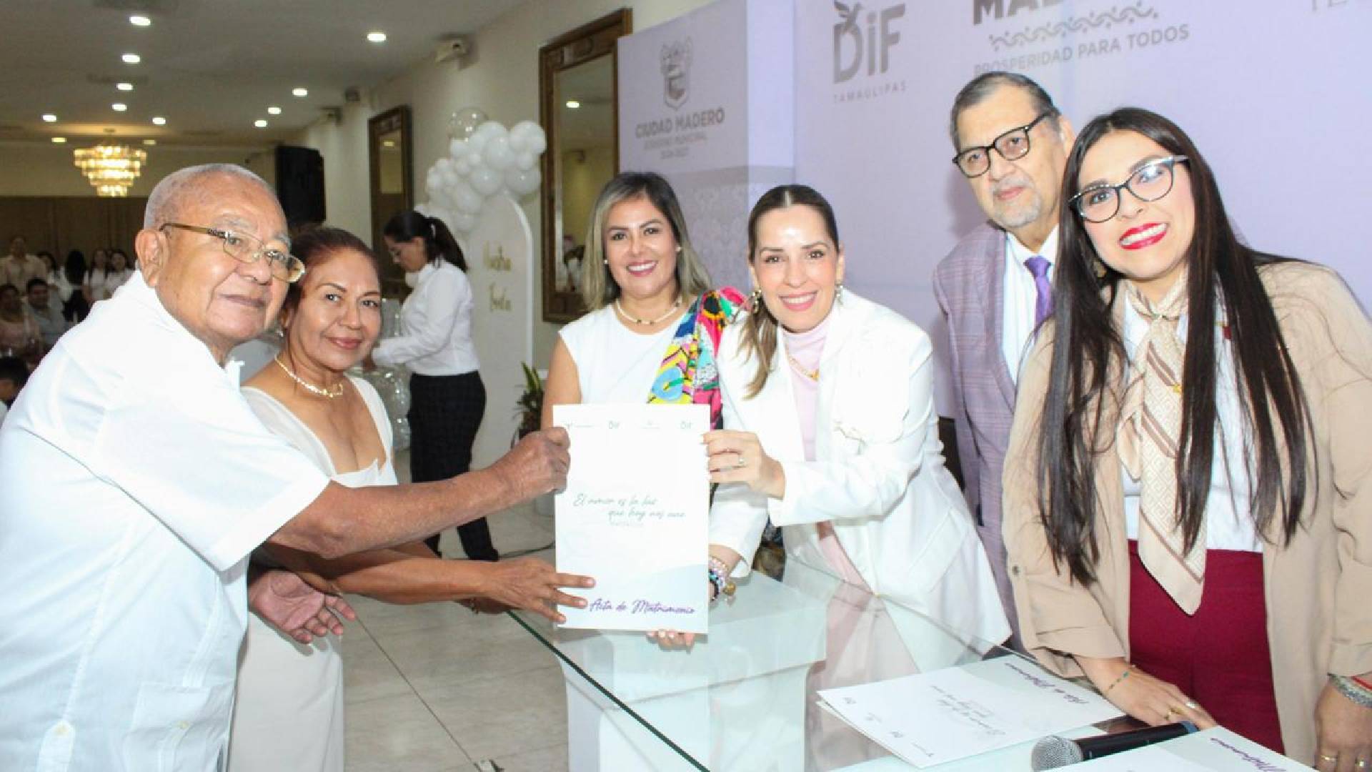 Más de 100 parejas formalizan su unión en Madero con bodas colectivas