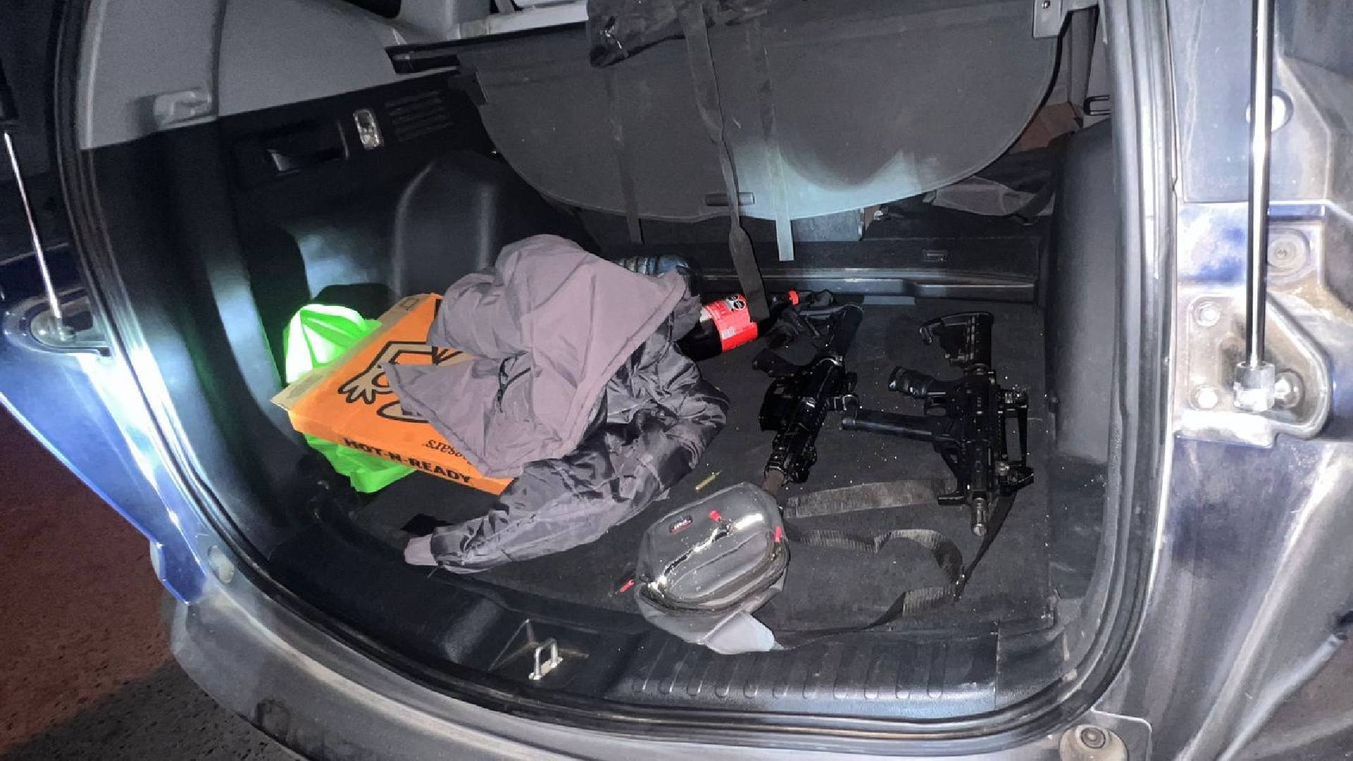 Aseguran armamento de vehículo abandonado en Ciudad Victoria