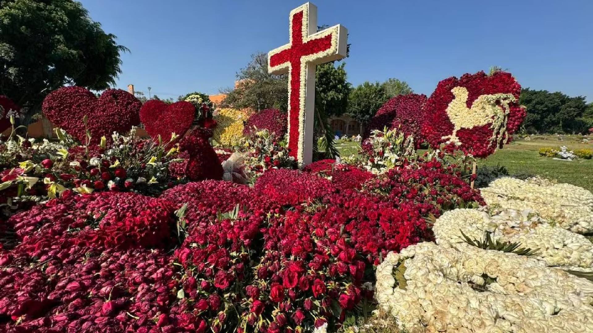 Tumba de “El Mencho” atrae visitantes en Jalisco