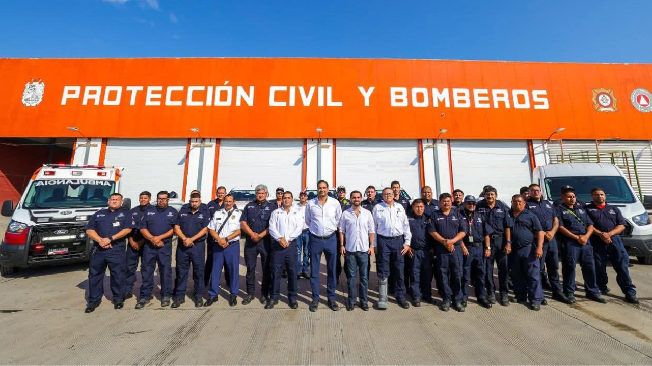 Carlos Peña entregó unidades de rescate a Protección Civil y Bomberos
