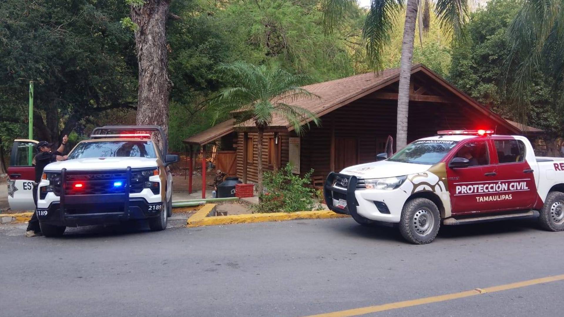 Rescatan a tres personas extraviadas en Los Troncones