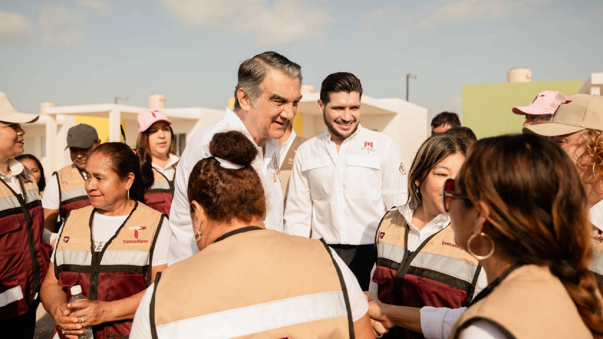 Atestigua alcalde Beto Granados entrega de vivienda en El Mezquital