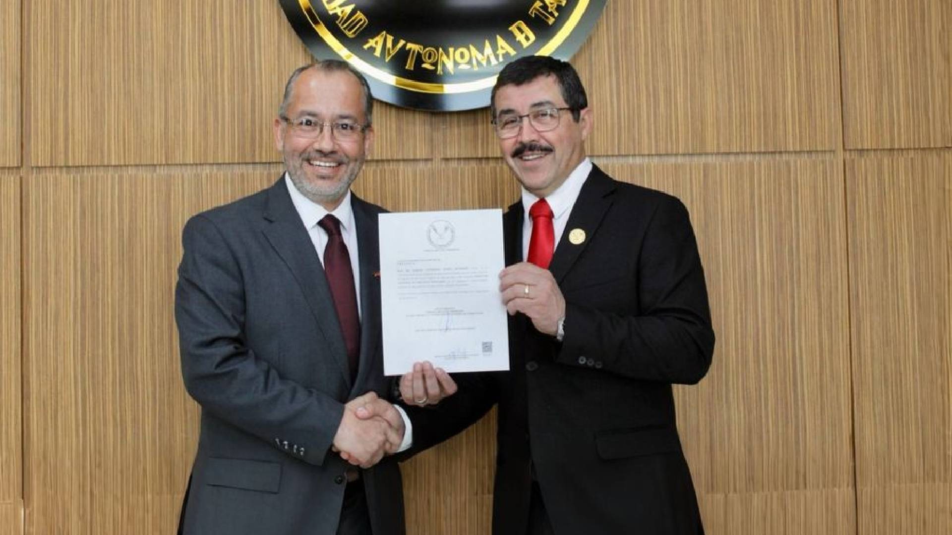Rector Dámaso Anaya realiza cambios en su equipo directivo