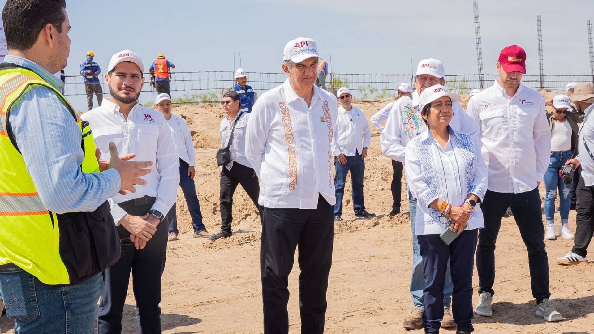 Supervisan Américo Villarreal y Sedatu obras en Puerto del Norte en Matamoros