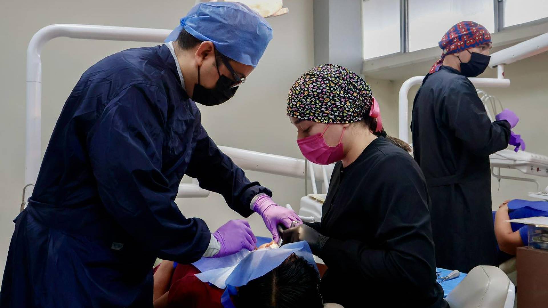 UAT fortalece apoyo social con servicios odontológicos gratuitos