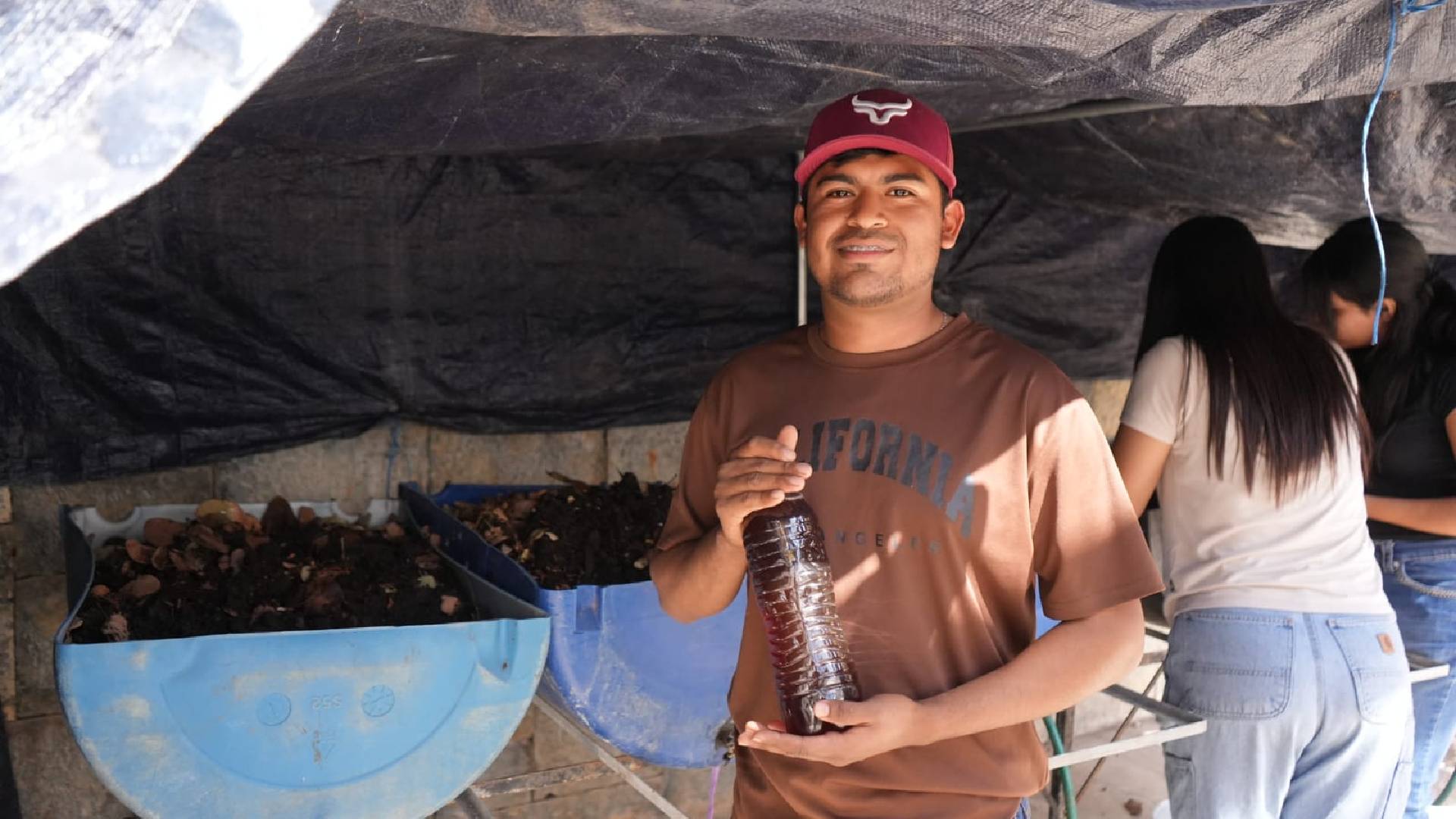 UAT desarrolla biofertilizantes líquidos mediante lombricomposta
