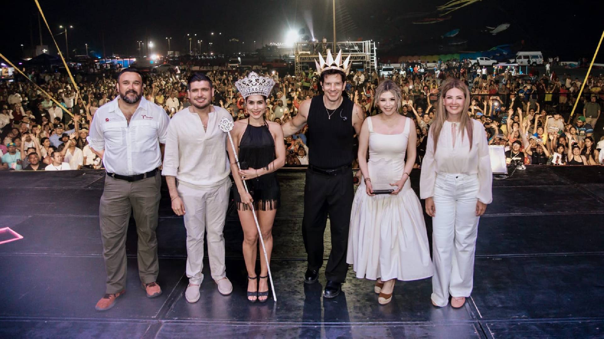 Más de 175 mil visitantes abarrotan Playa Bagdad; Beto Granados corona a María León y Yahir como Reyes del Mar