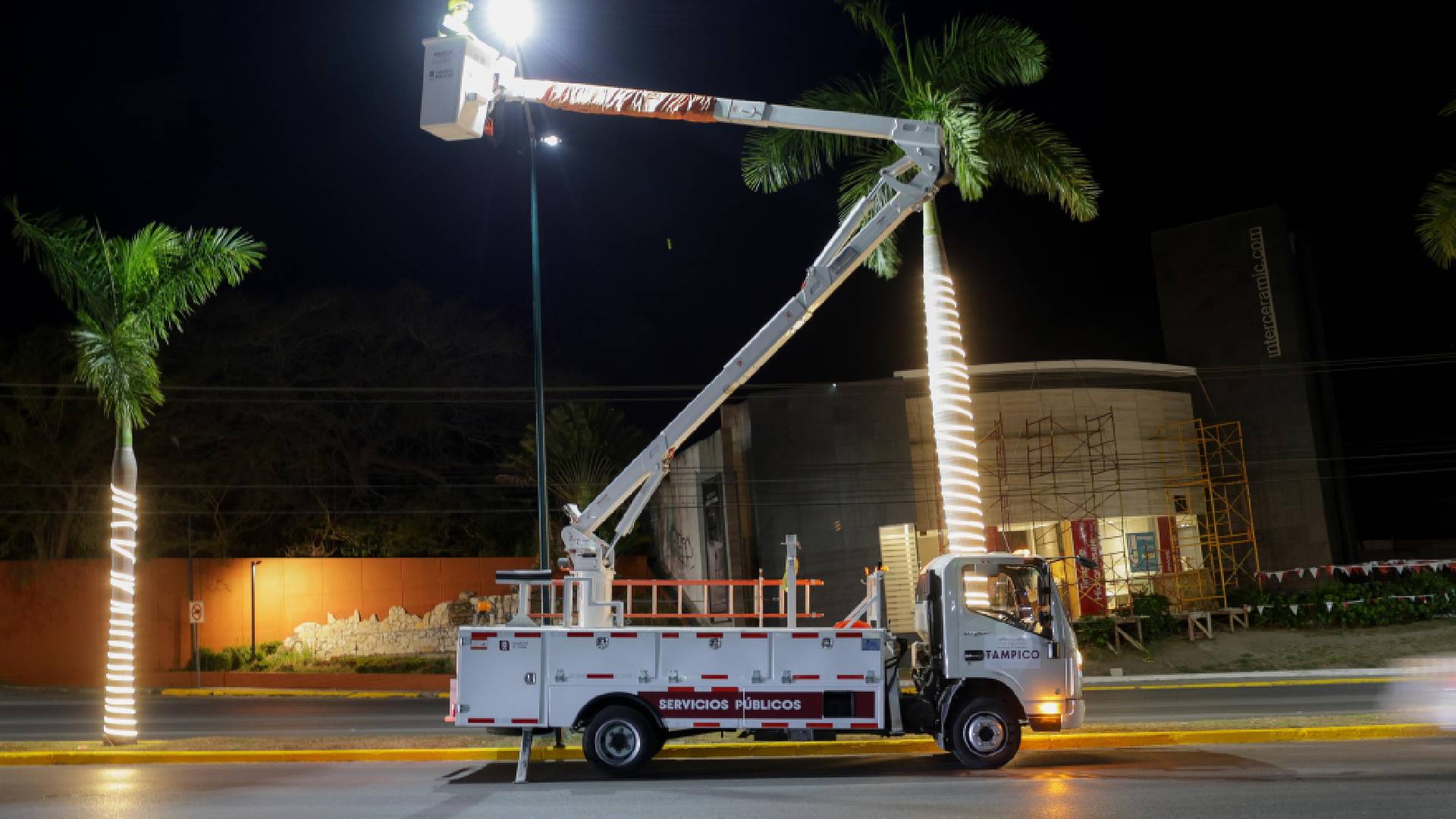 Tampico refuerza alumbrado público con nuevas luminarias y mejoras viales