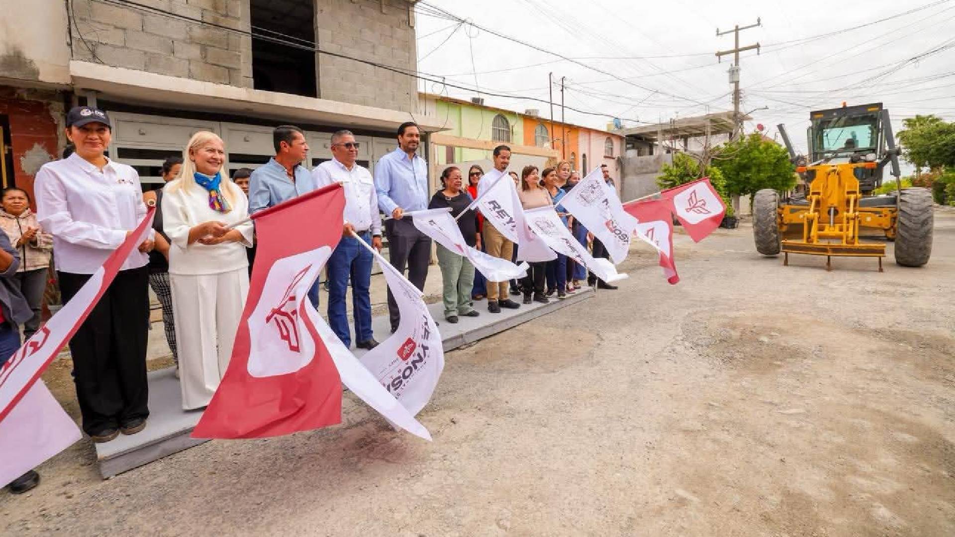 Carlos Peña da inicio a pavimentación en Lomas del Villar