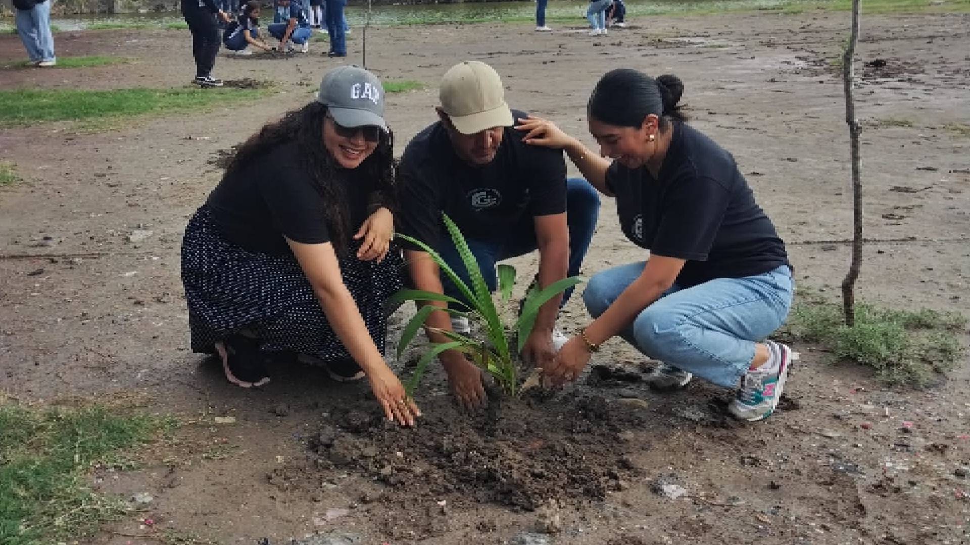Campaña de reforestación fortalece el Parque Central de Matamoros