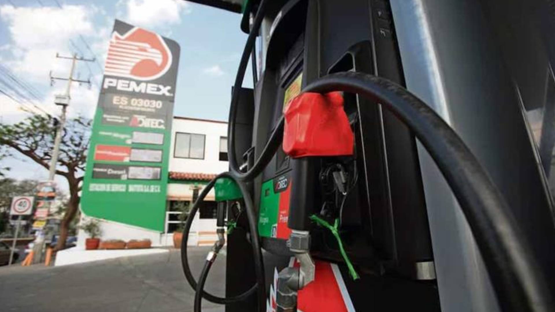 Sheinbaum acuerda bajar el diésel a 27 pesos por  litro