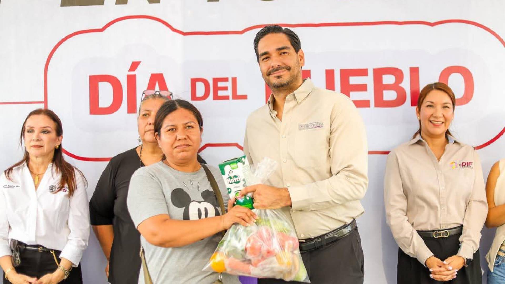Carlos Peñas encabeza la brigada «DIF en tu colonia» en colonia Fuentes del Valles