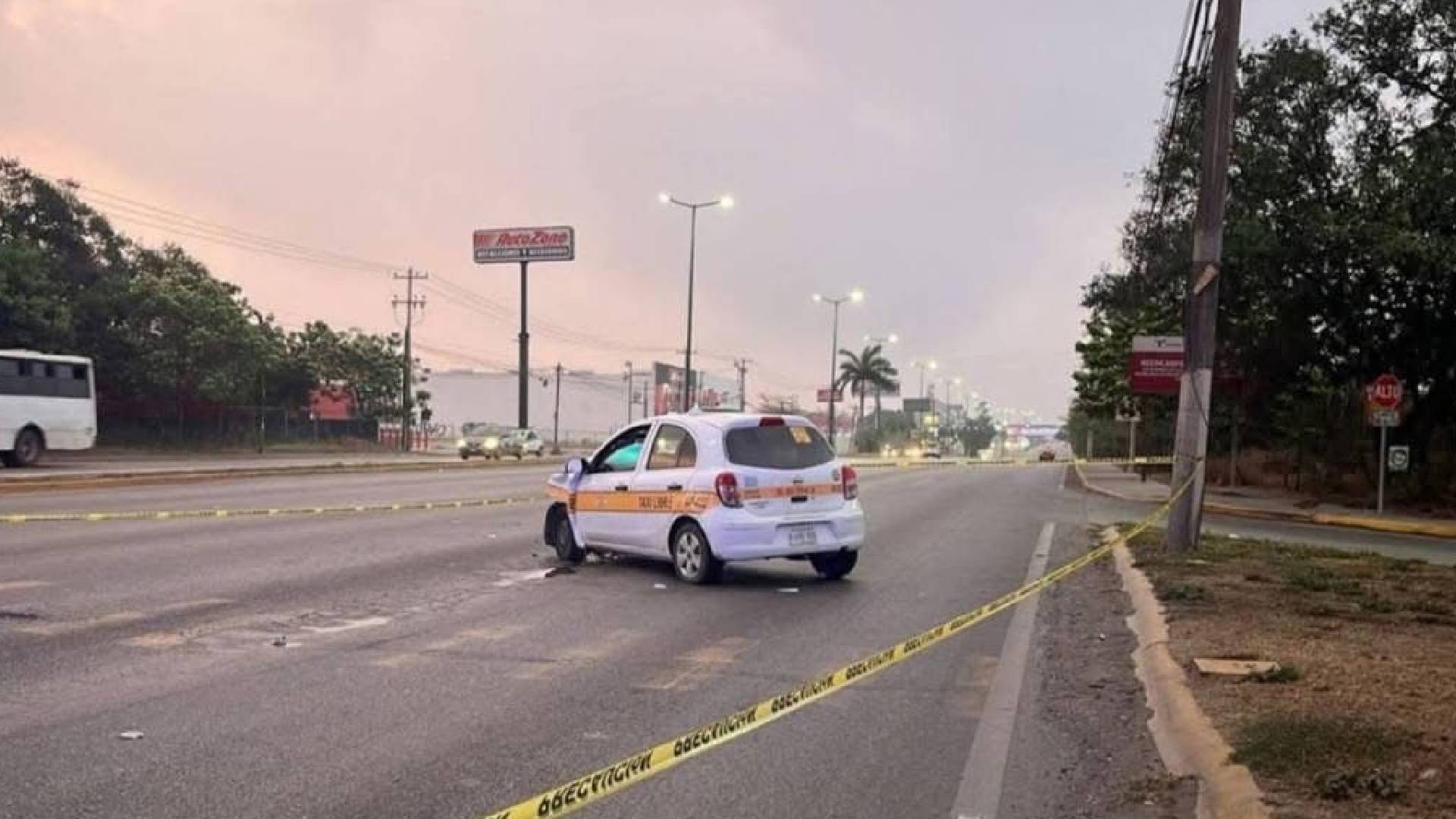 Taxista se impacta contra tráiler en Altamira