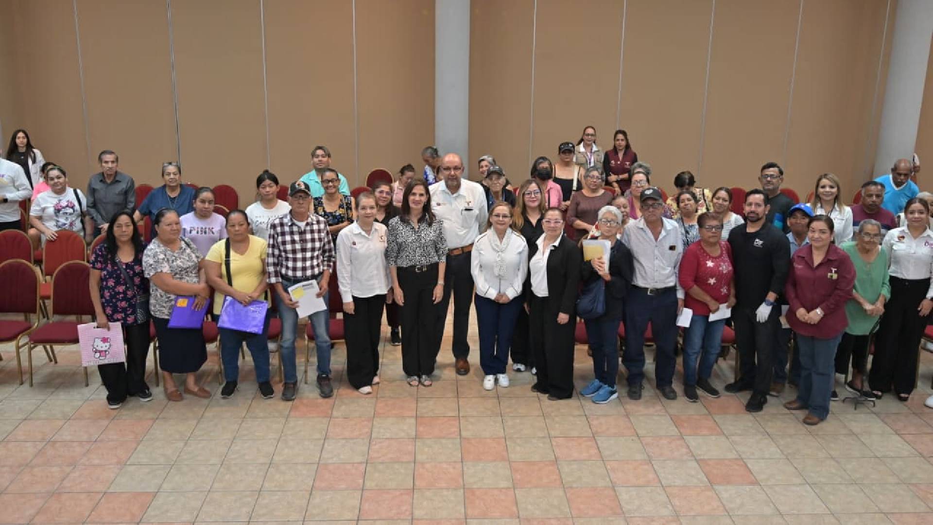 Entregan 194 auxiliares auditivos a población vulnerable en Tampico