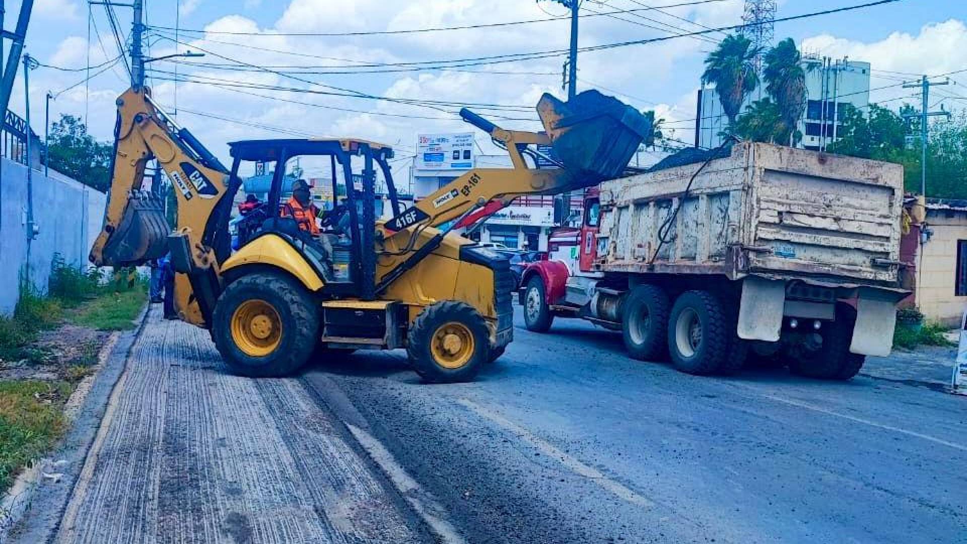 Rehabilitan pavimento en calle José de Escandón en Reynosa