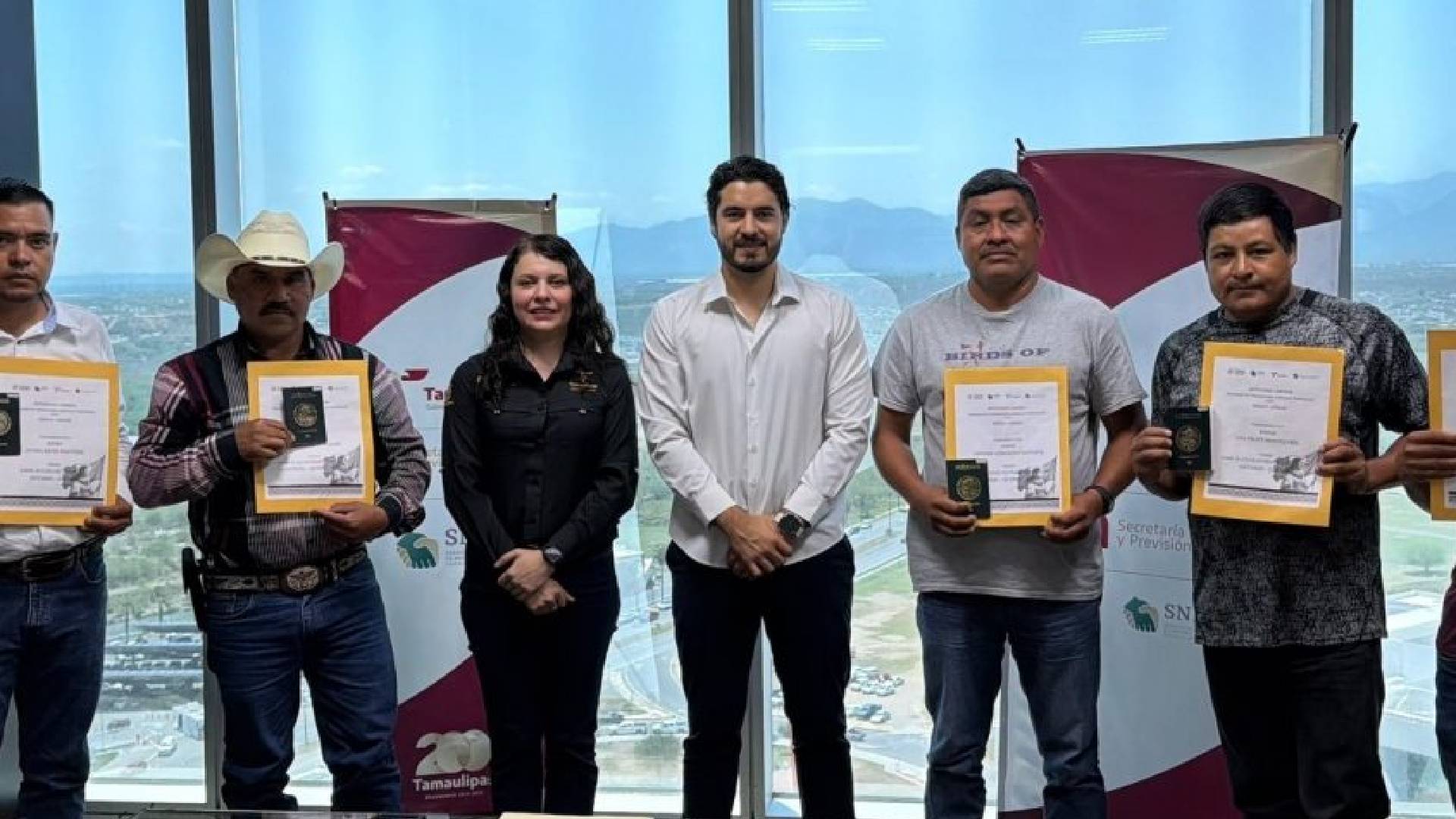 Trabajadores de Tamaulipas parten a Canadá con programa agrícola