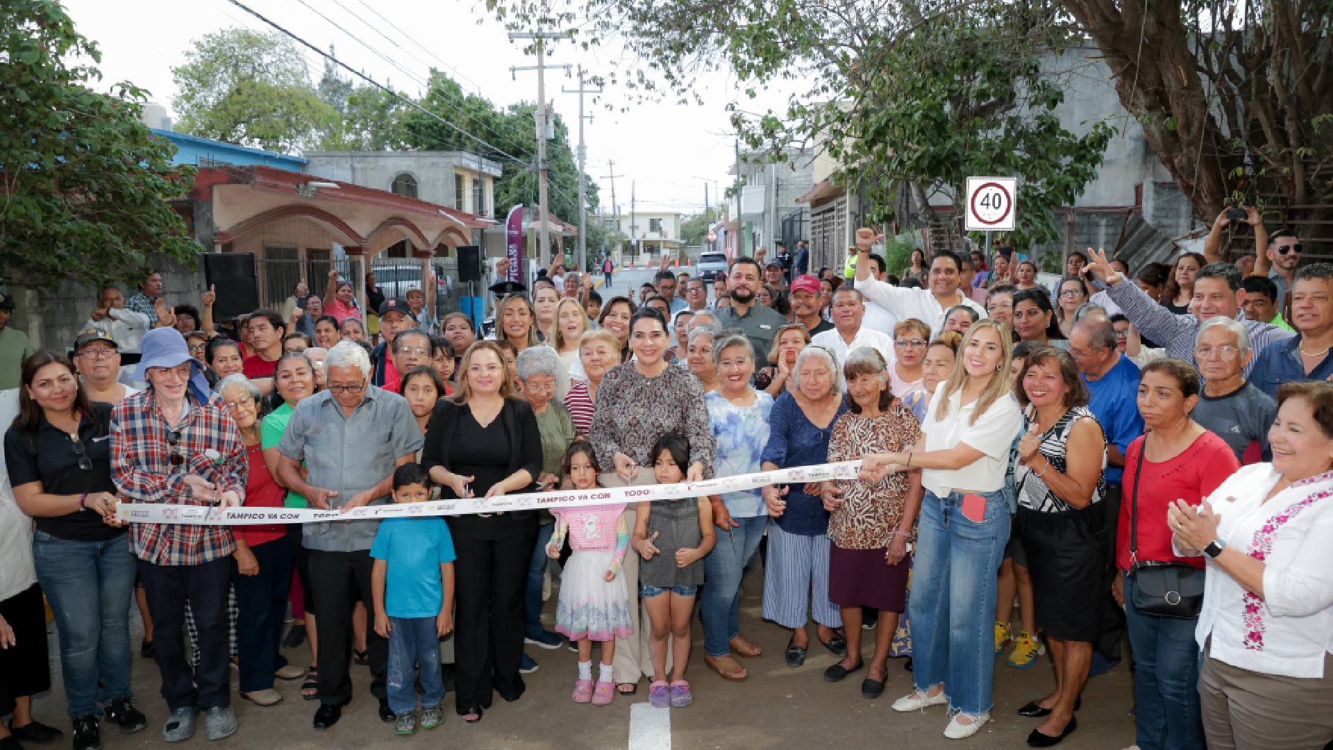 Mónica Villarreal inaugura décima calle en una semana en Tampico