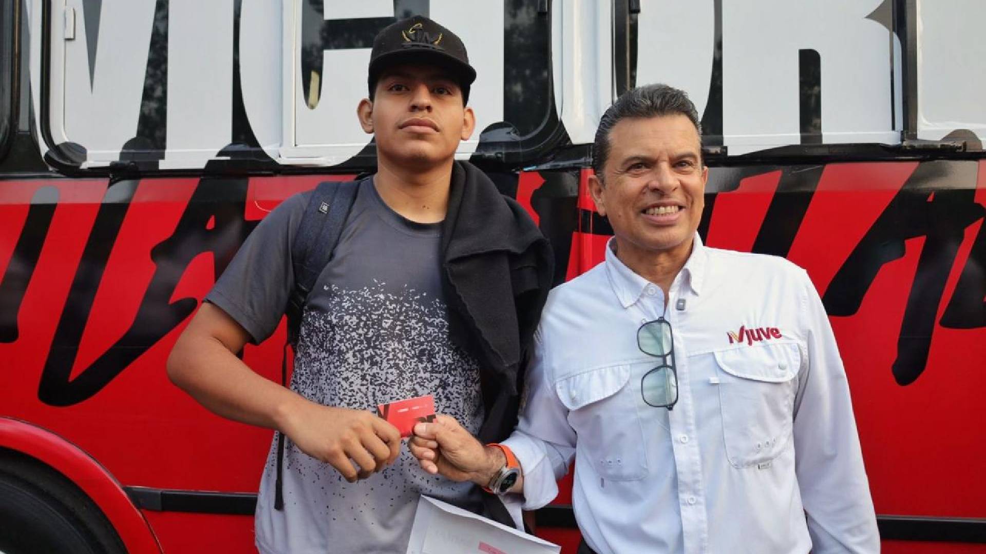 Gobierno de Victoria arranca entrega de tarjetas del transporte escolar