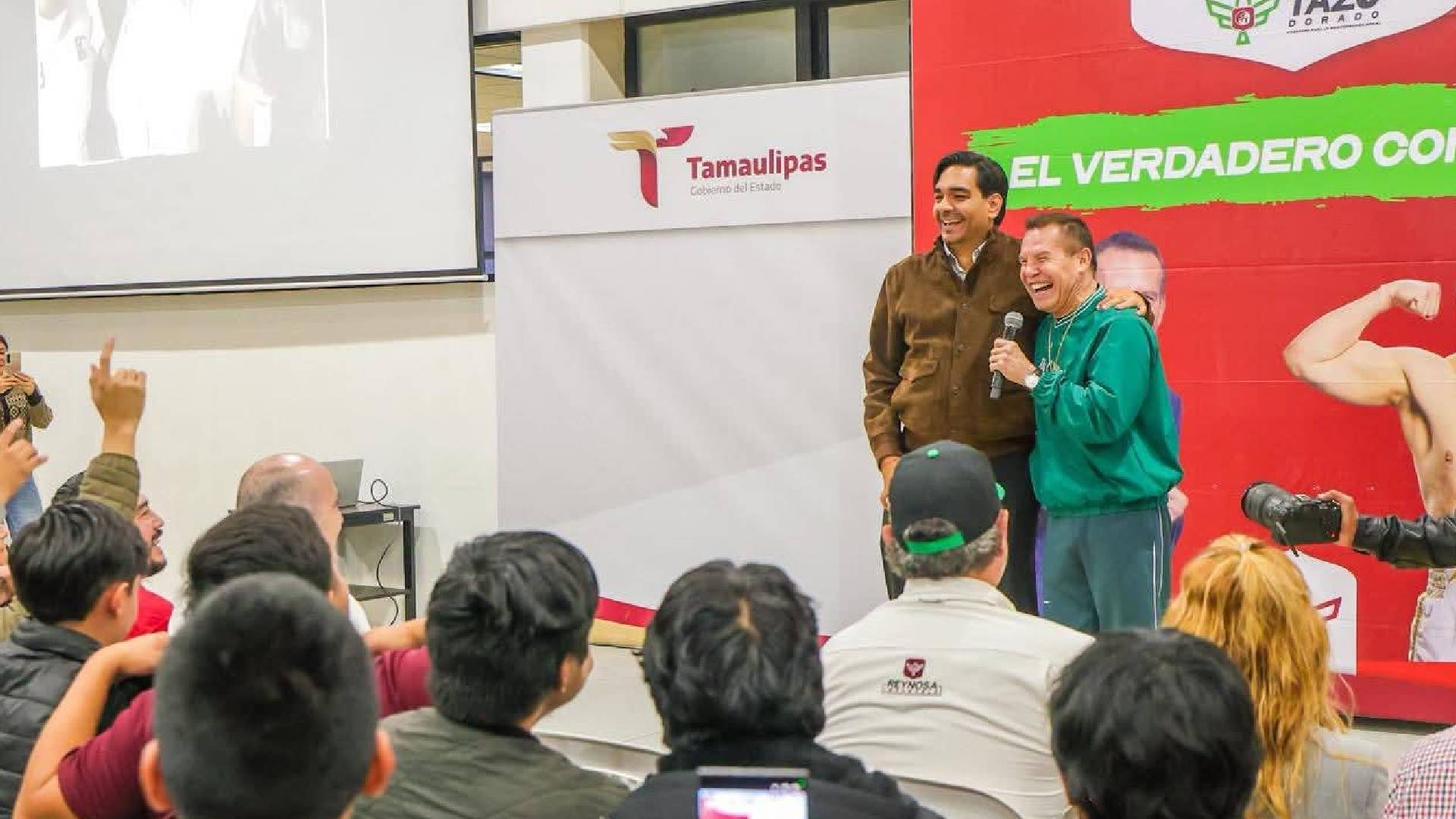 Julio César Chávez y Carlos Peña Ortiz imparten conferencia “El Verdadero Combate”