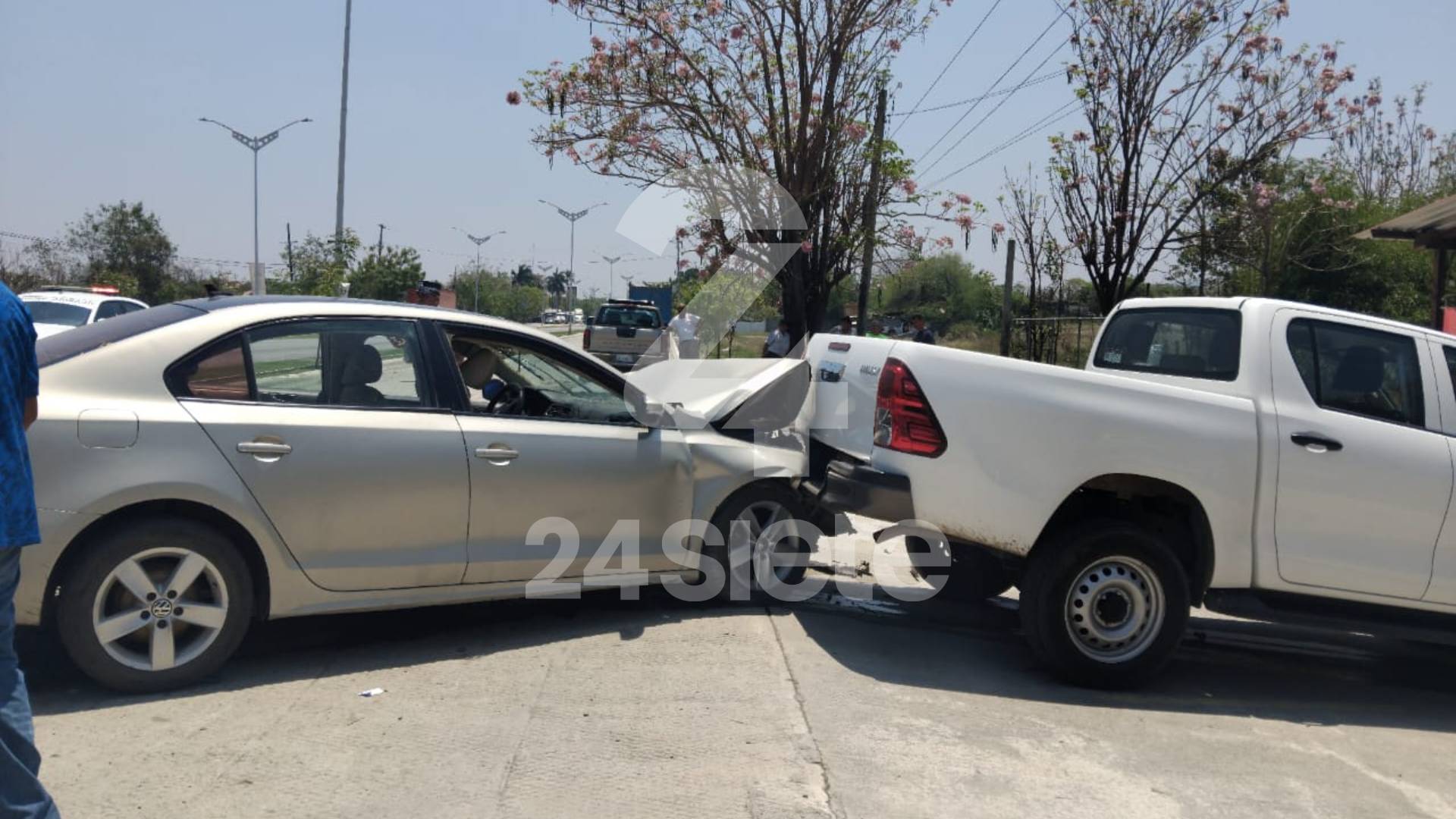 Muere mujer tras fuerte choque en Antiguo Morelos