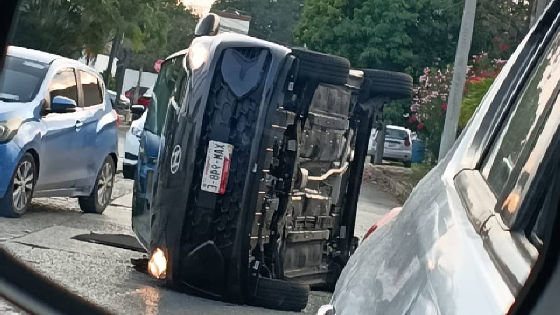 Aparatosa volcadura en Ciudad Madero deja un lesionado