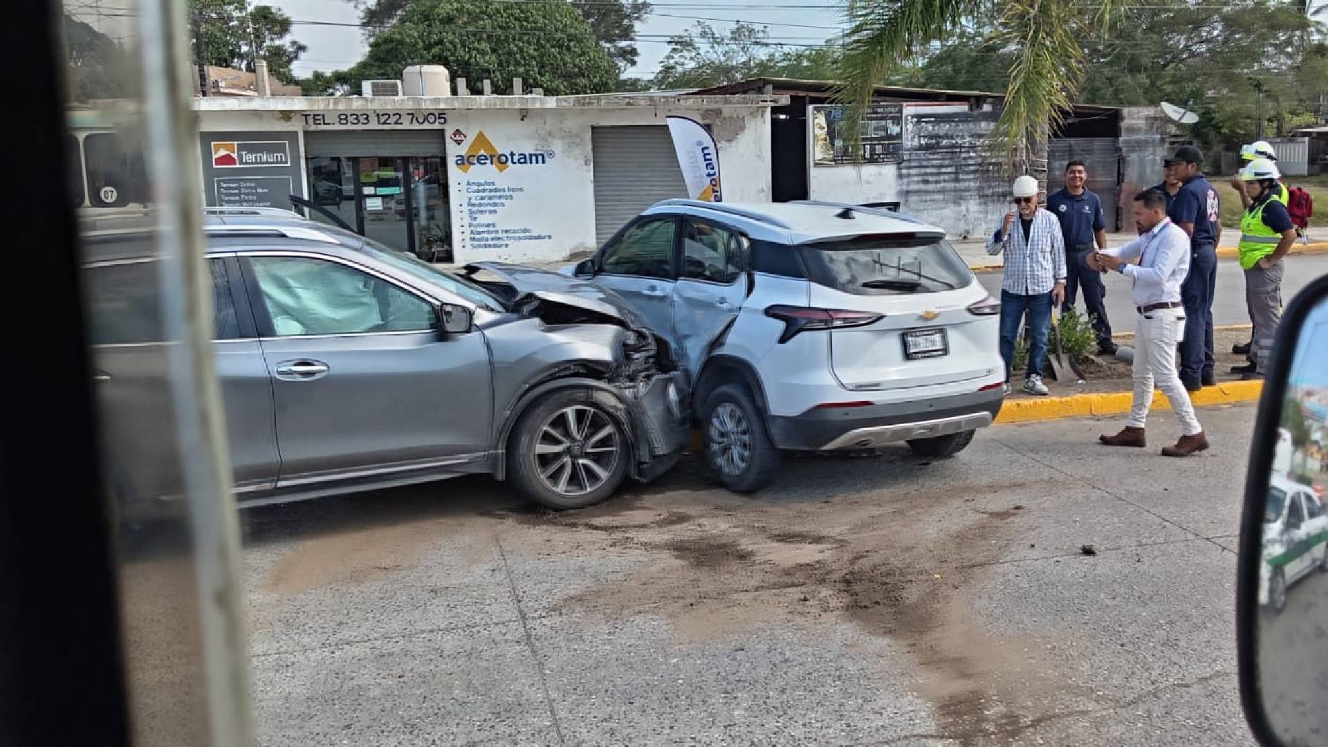 Vuelta prohibida provoca fuerte accidente en Ciudad Madero