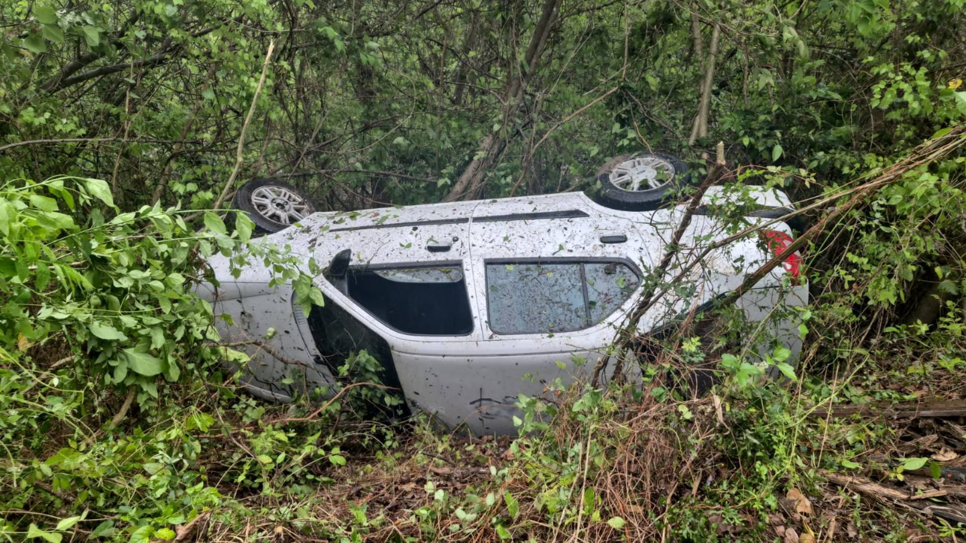 Auto vuelca en Llera y deja dos personas lesionadas