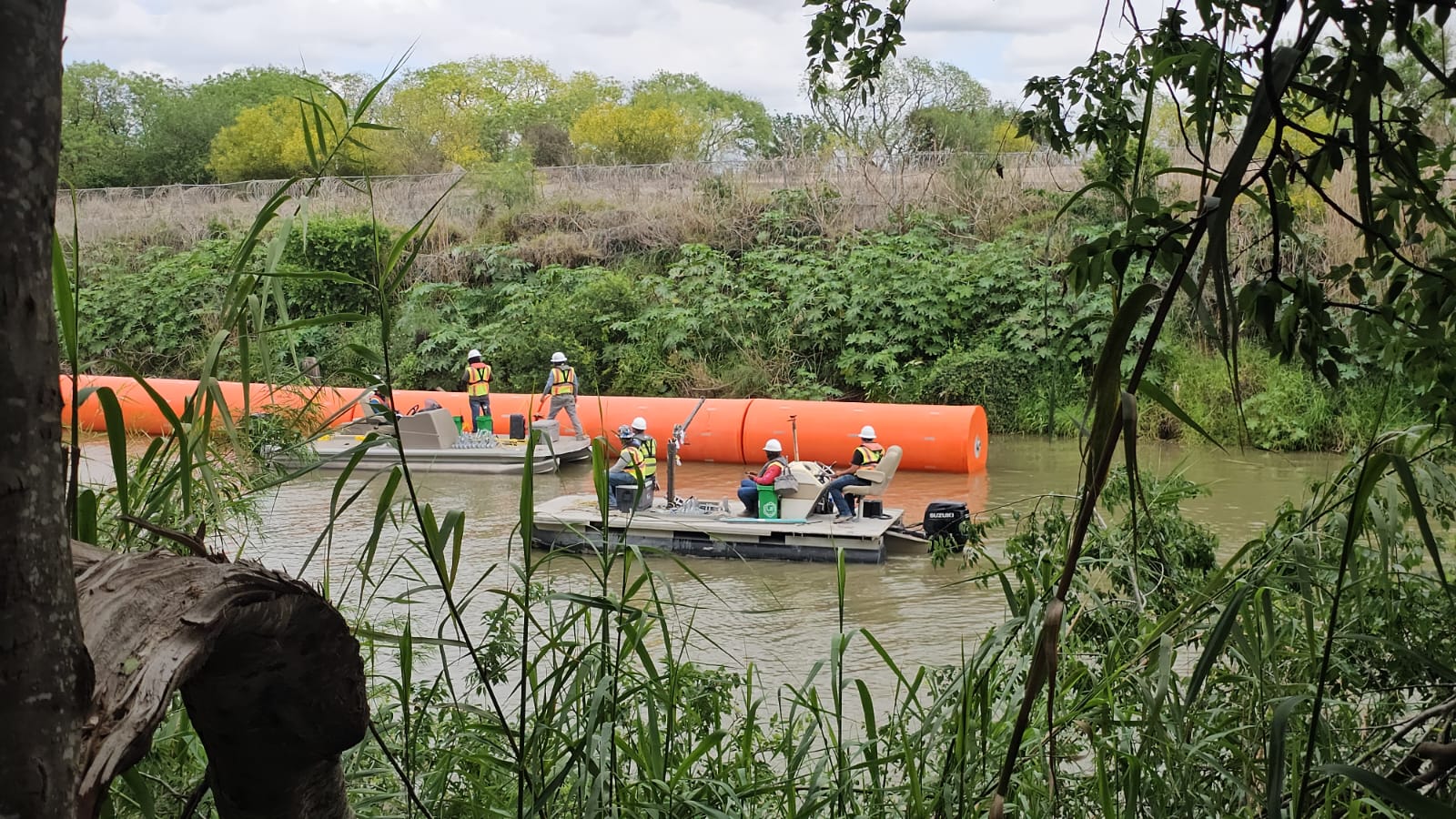 Comienza instalación de boyas en el Río Bravo frente a Matamoros