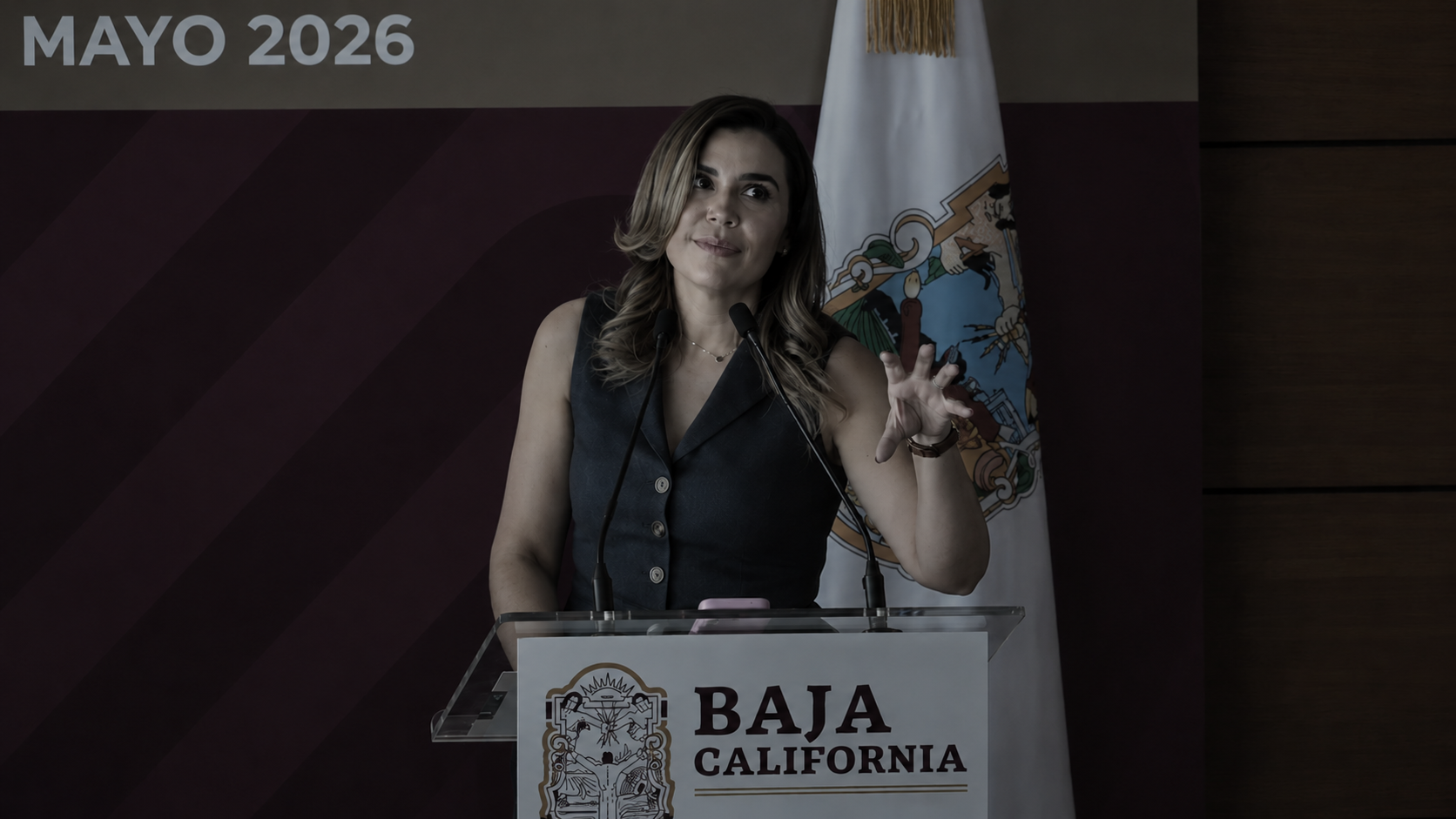 Gobernadora niega apagones y sufre apagón en plena conferencia