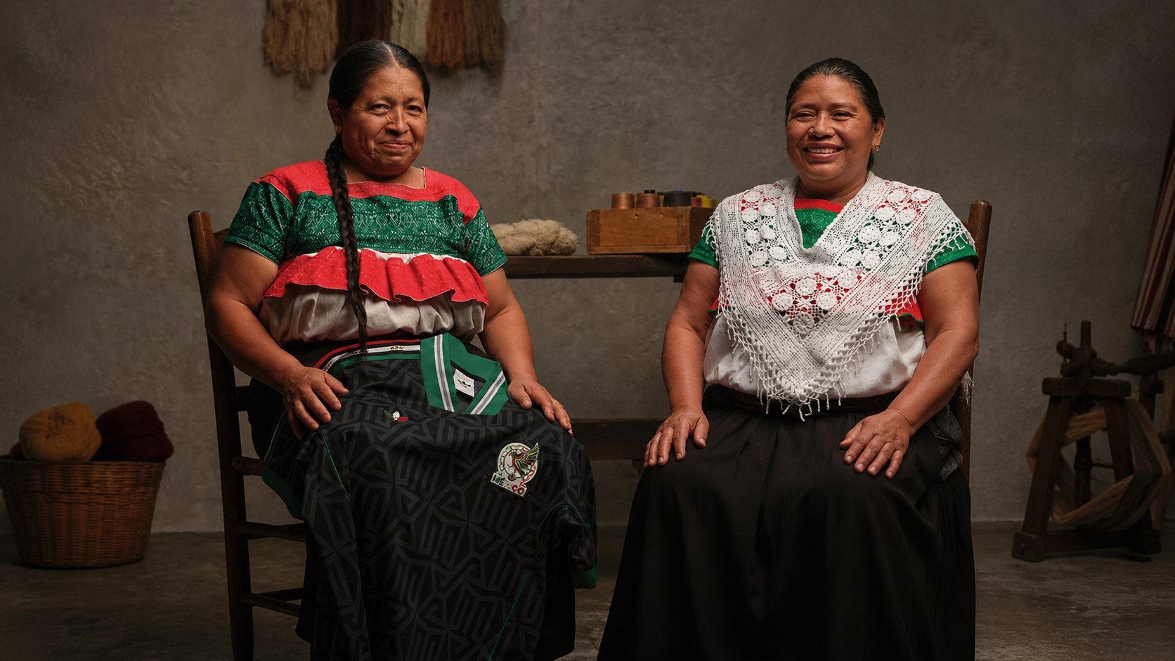 Artesanas de la Sierra de Puebla bordaron piezas  de la Selección Mexicana