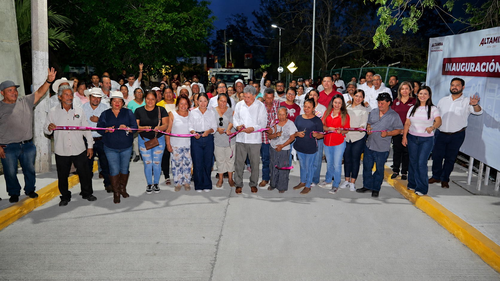 Armando Martínez entrega nuevas vialidades en ejidos de Altamira