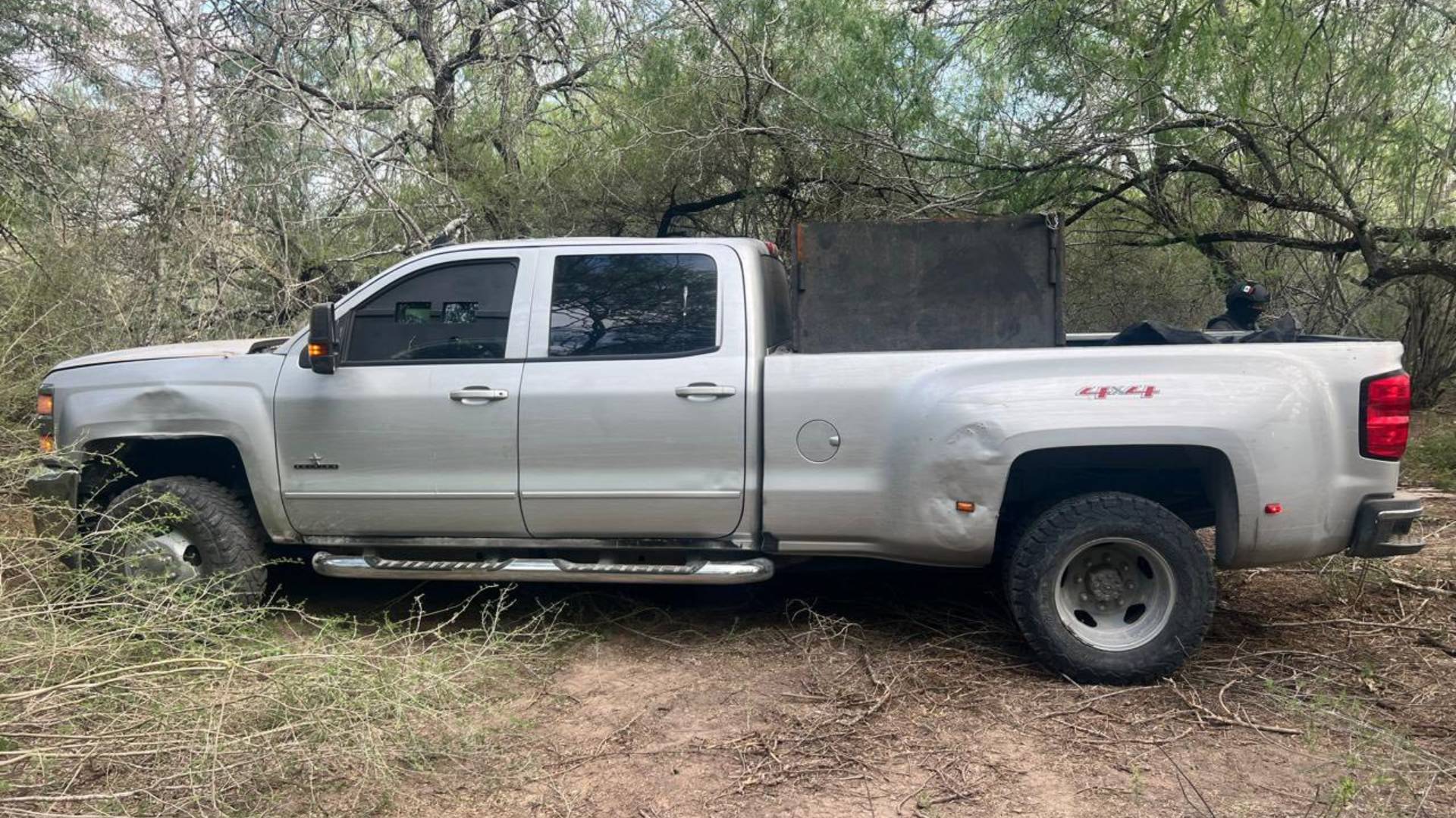 Aseguran camioneta con blindaje artesanal en brecha de Reynosa