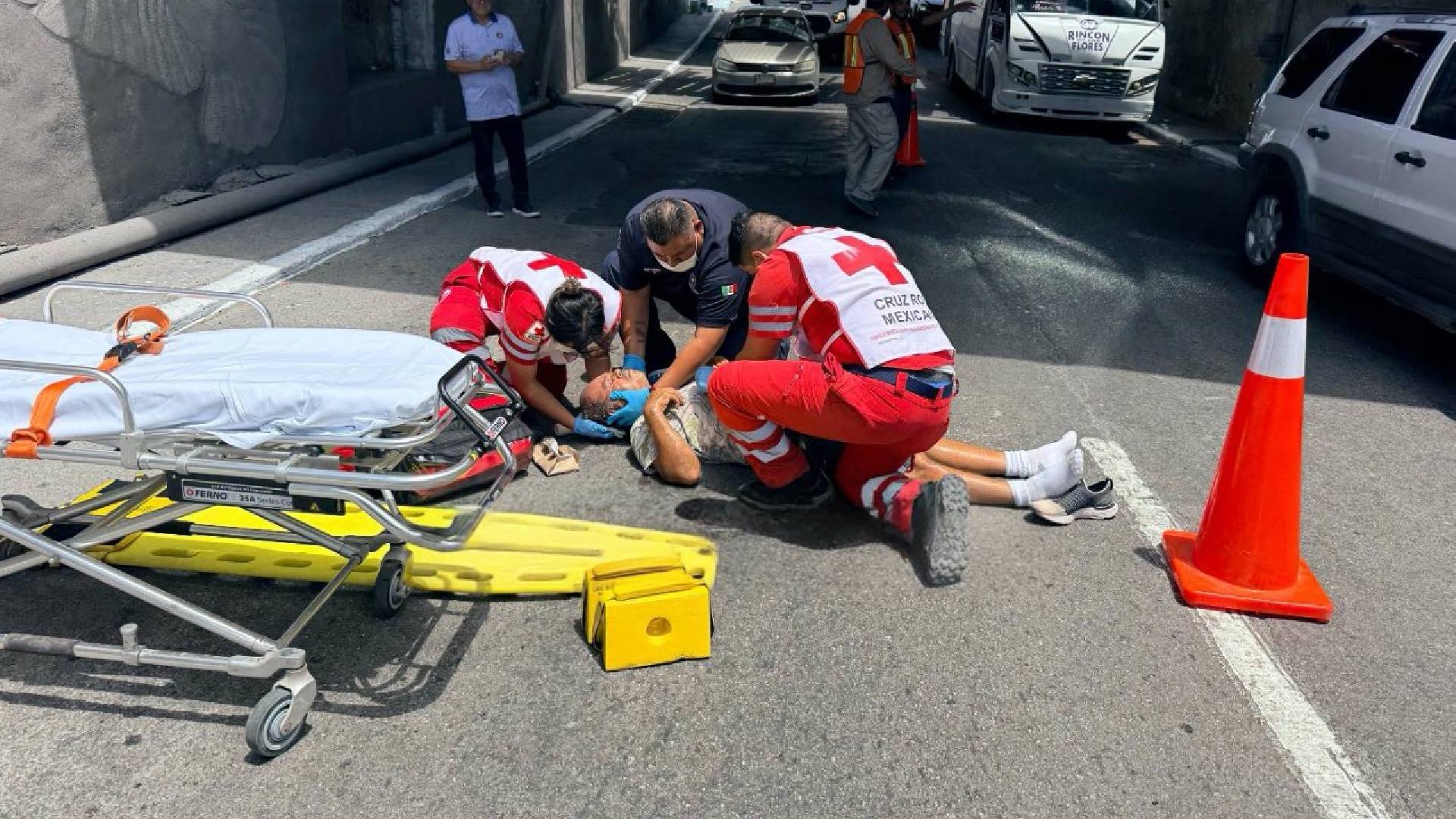 Adulto mayor cae de puente en Reynosa y queda gravemente herido