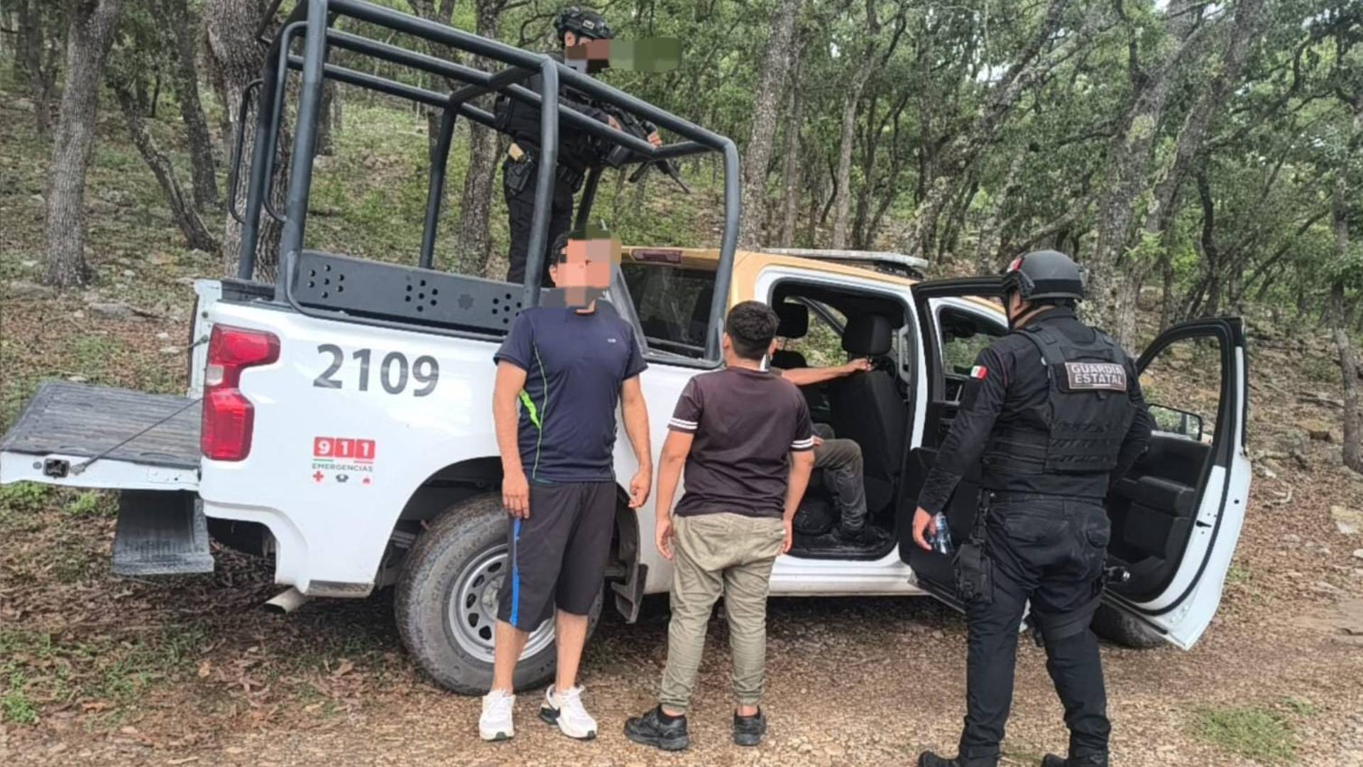 Rescatan a niño y adulto mayor extraviados en Pino Solo