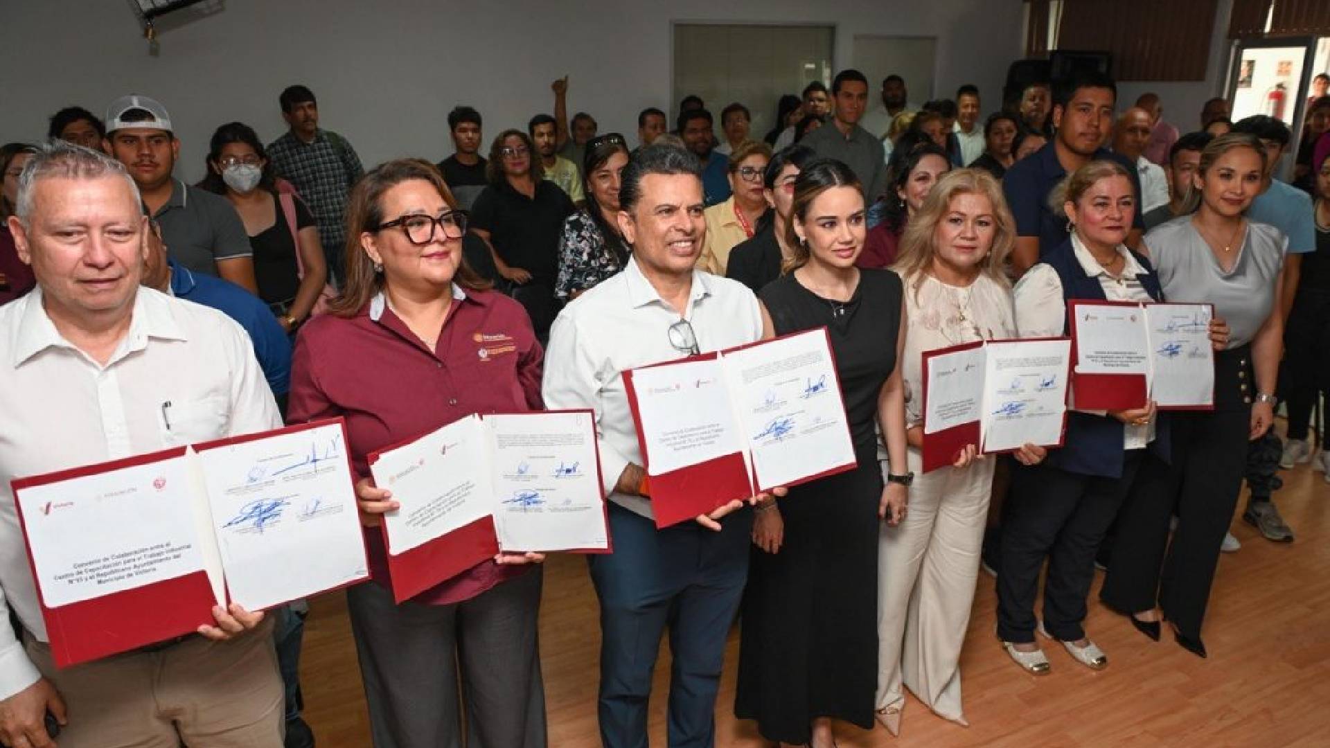 Gobierno de Victoria impulsan capacitación para servidores públicos