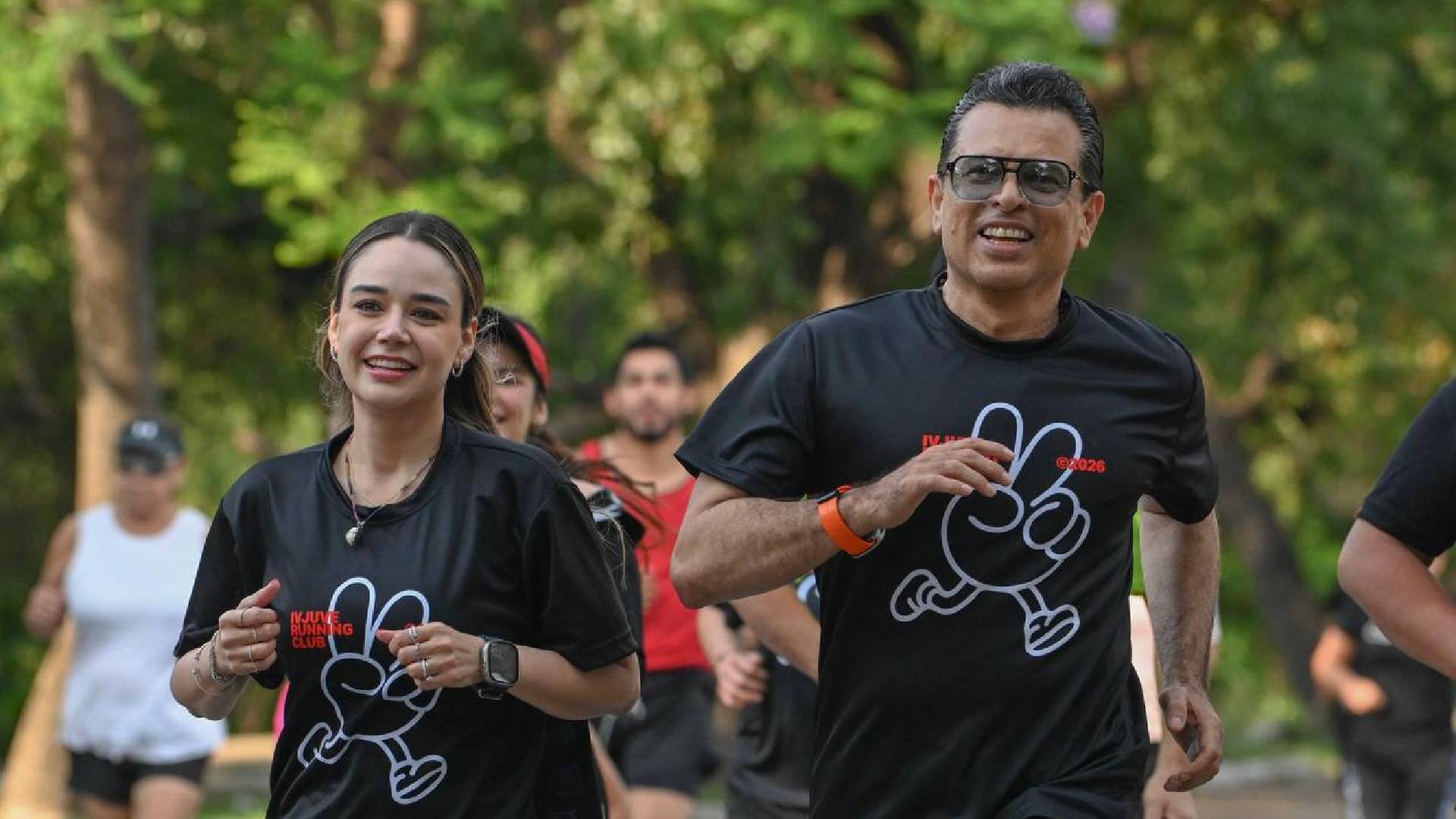 Lalo y Lucy de Gattás participan en carrera con causa del IVJUVE