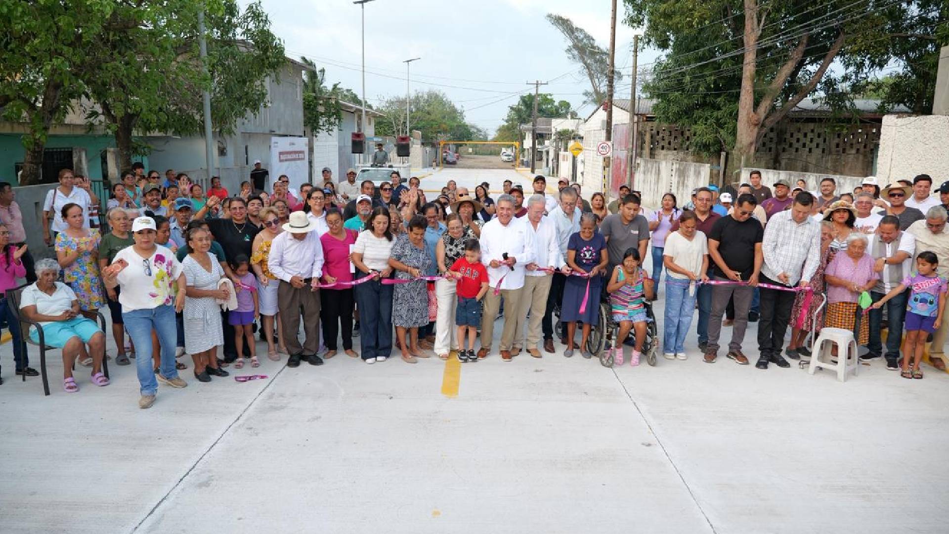 Armando Martínez inaugura nuevas pavimentaciones en Altamira