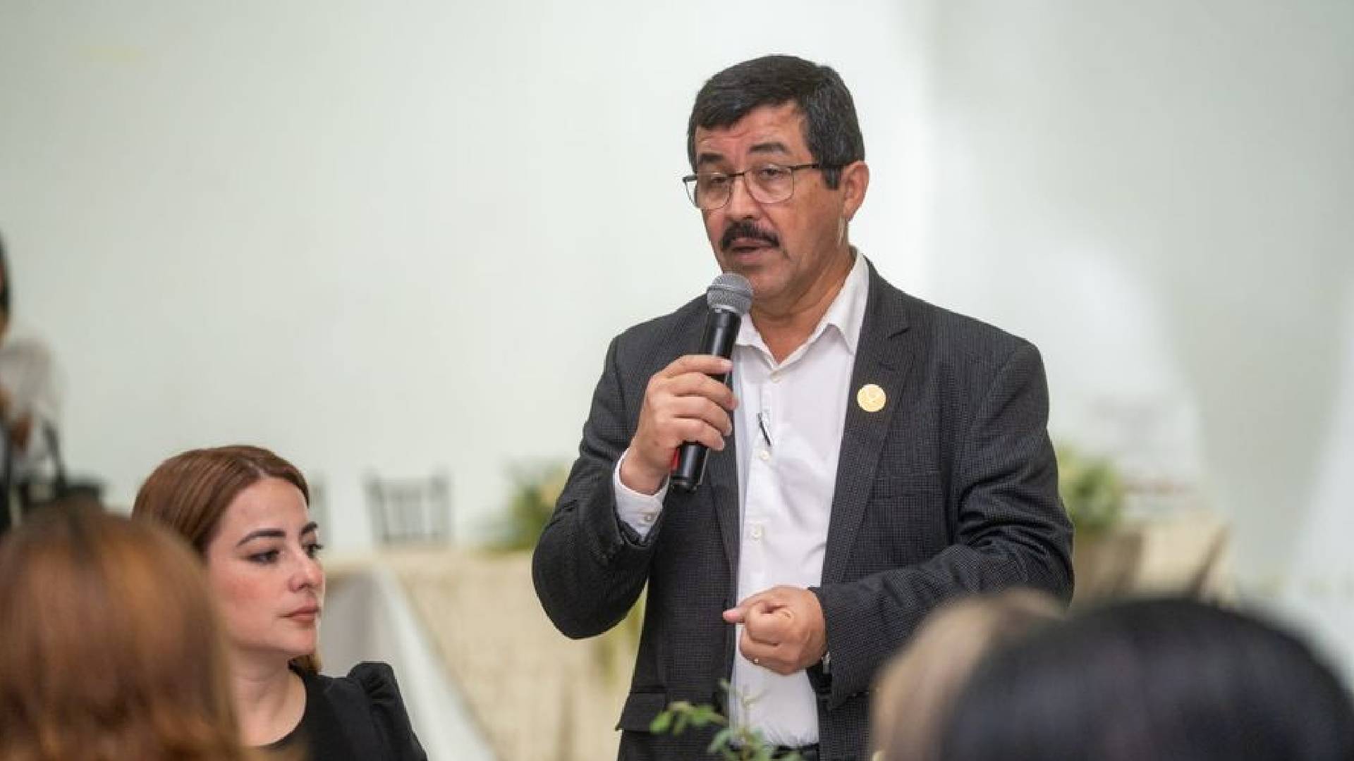 Festejan a docentes de la Familia UAT