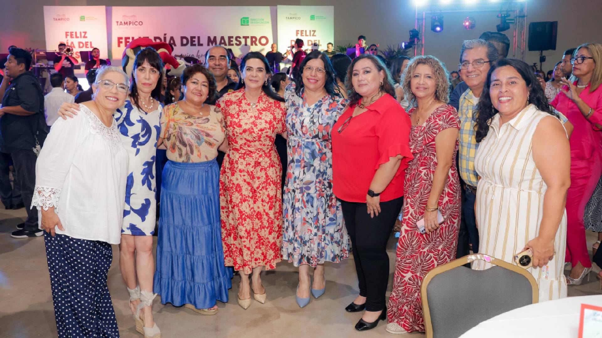 Mónica Villarreal reconoce labor de maestros en Tampico