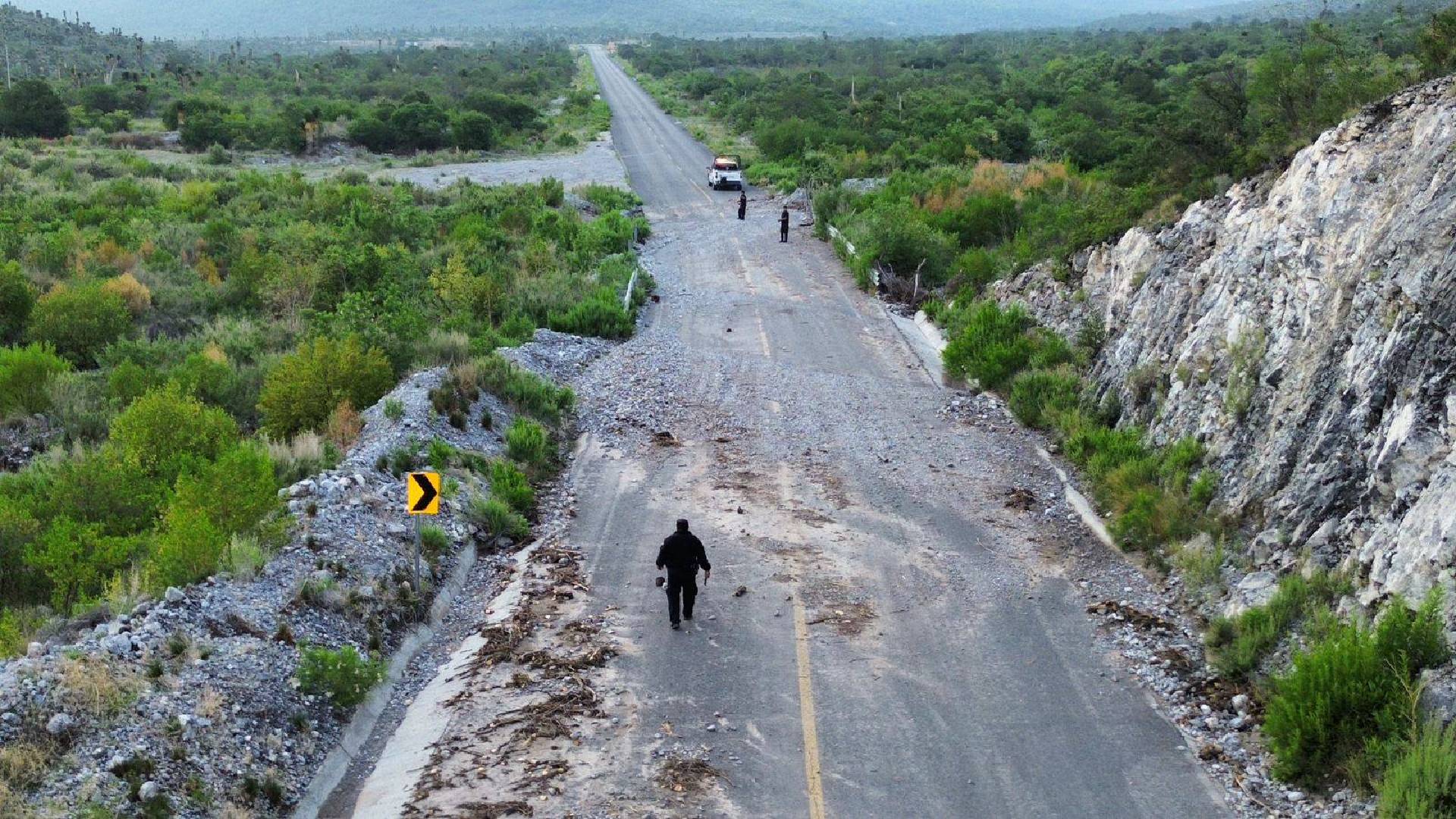 Lluvias provocan deslave en carretera Miquihuana-Palmillas