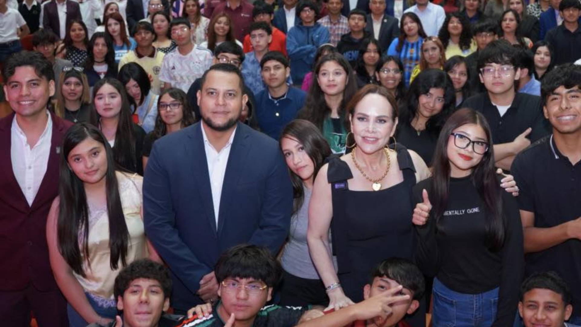 Encabeza Carmen Lilia Canturosas «Foro Juventudes» ante más de mil 200 estudiantes