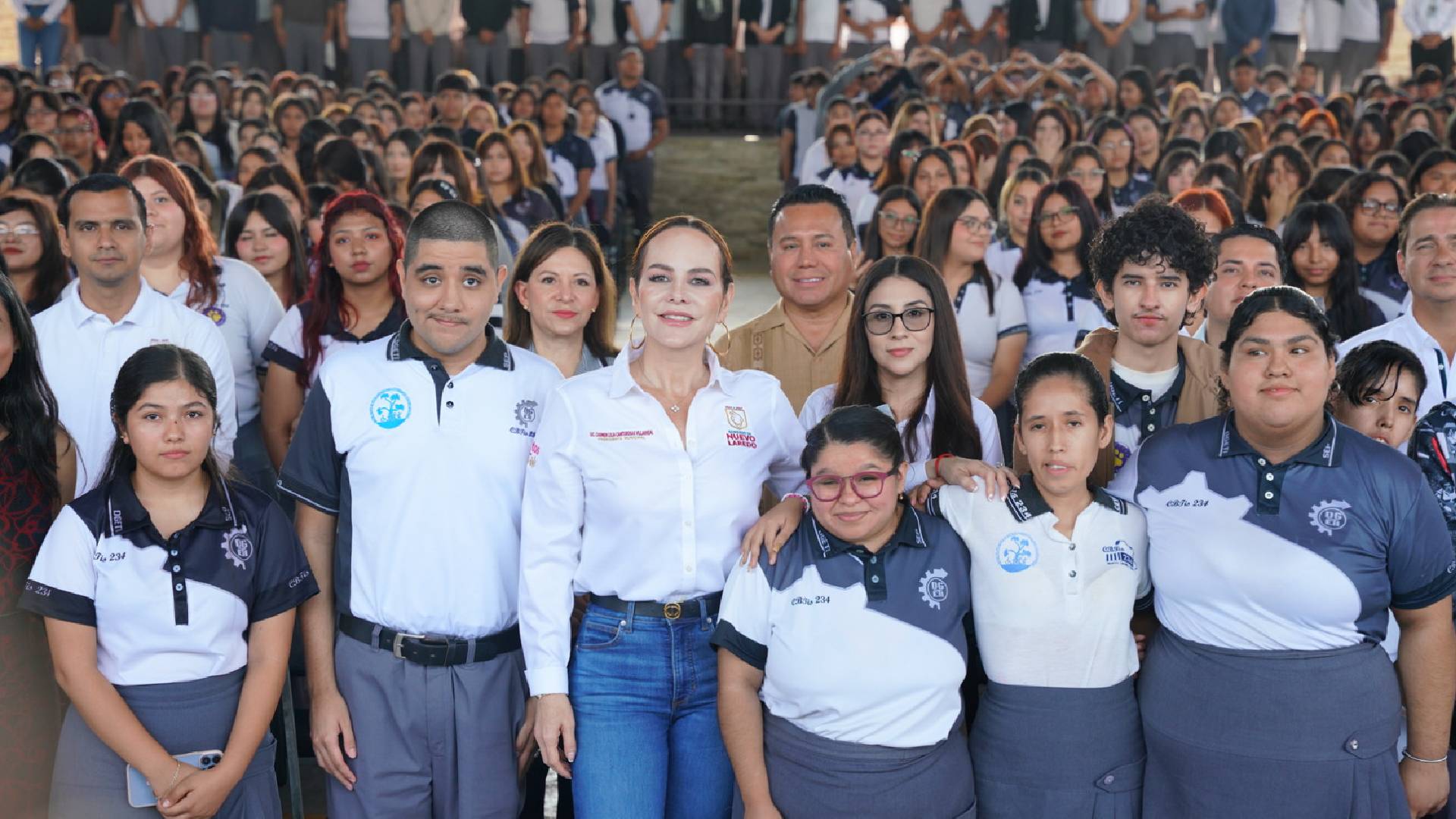 Reafirma Carmen Lilia Canturosas compromiso con la educación; entrega obras en Preparatoria de Nuevo Laredo