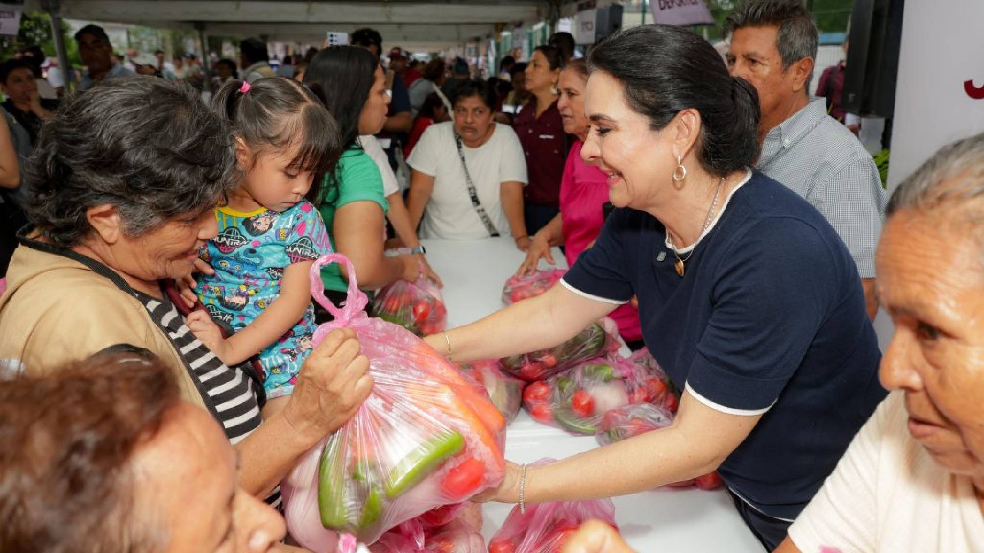 Jornada de Bienestar acerca apoyos y servicios a familias de Tampico