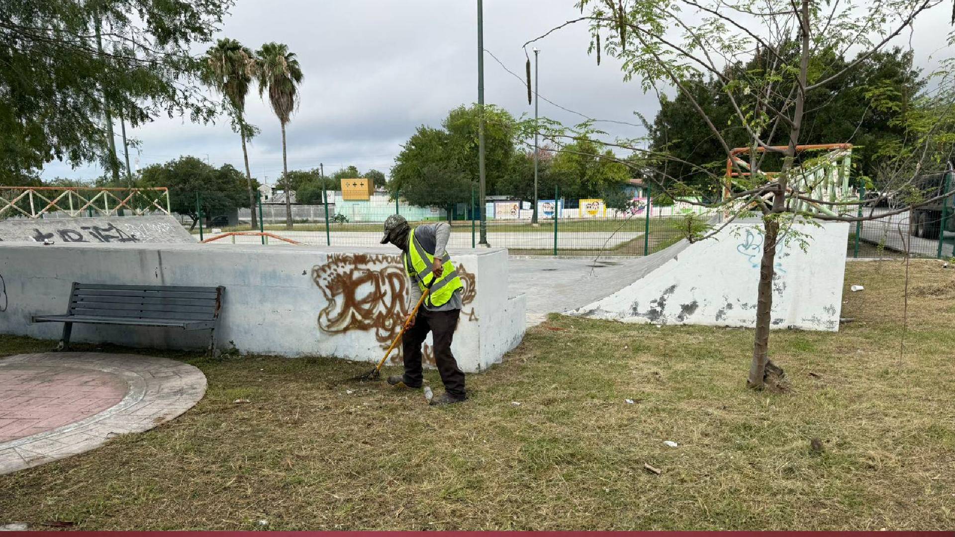Gobierno de Carlos Peña Ortiz refuerza limpieza y mantenimiento de plazas públicas