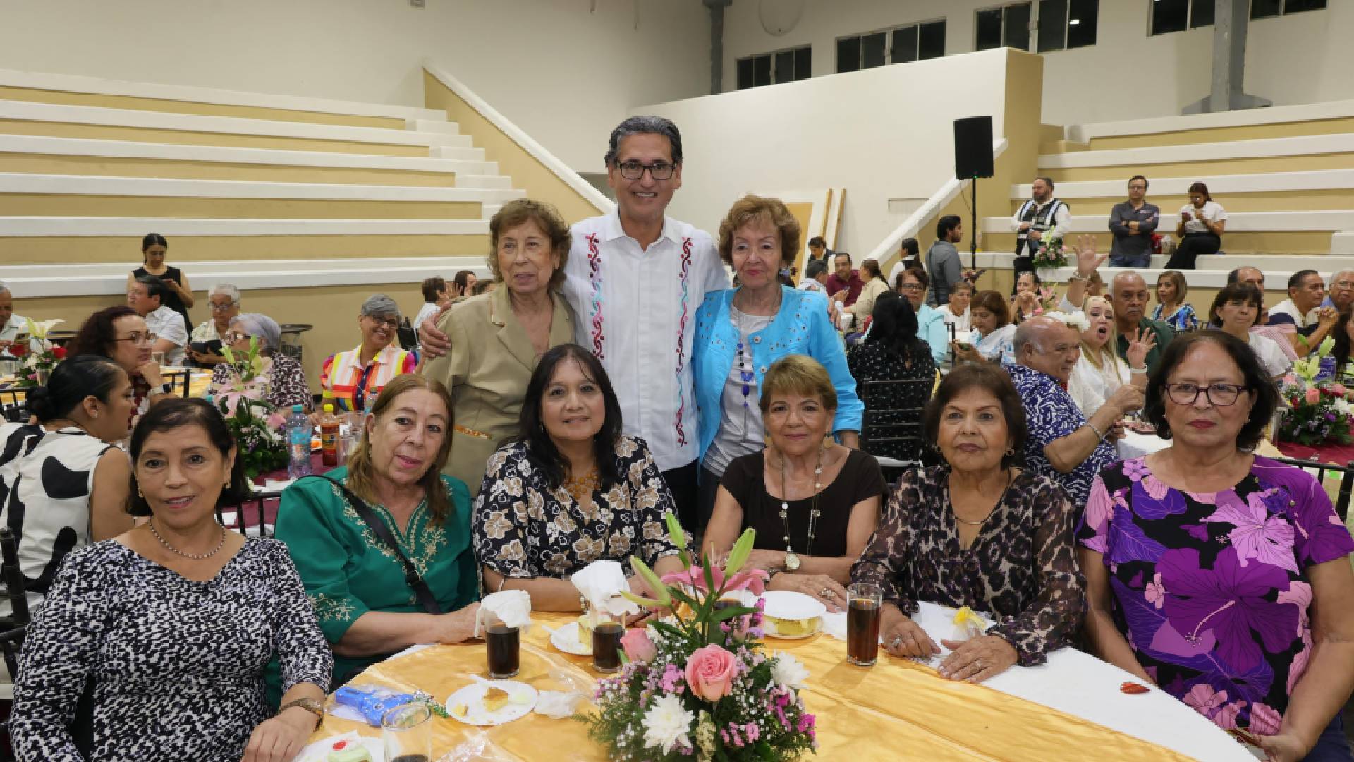 Ciudad Madero reconoce a maestros jubilados con emotivo festejo