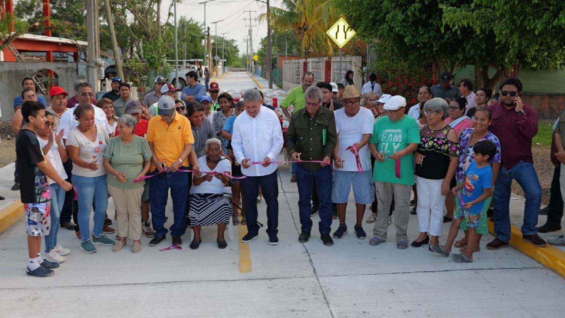 Armando Martínez entrega nuevas vialidades en comunidades rurales de Altamira