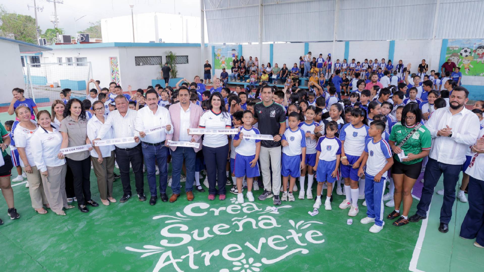 Mónica Villarreal impulsa deporte con rehabilitación de cancha escolar